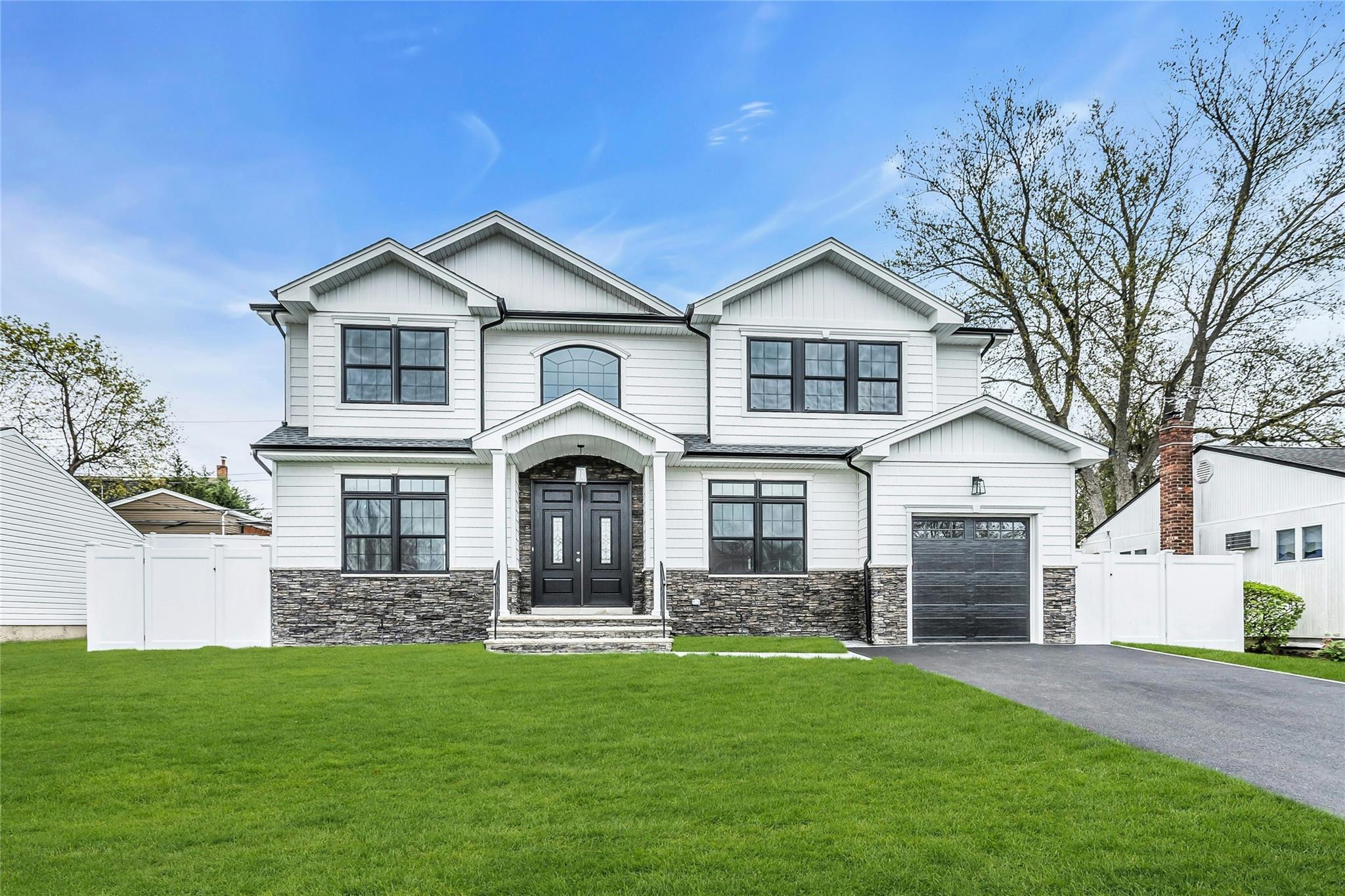 #1 photo, 7 Sheridan Street, ناسو Old Bethpage , NY 11804