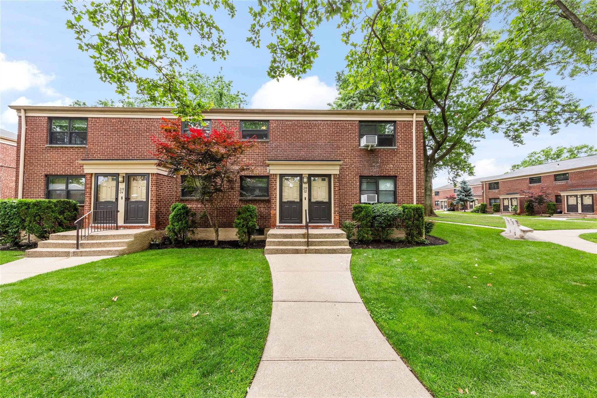 #1 photo, 218-02 73rd Avenue, كوينز Oakland Gardens , NY 11364