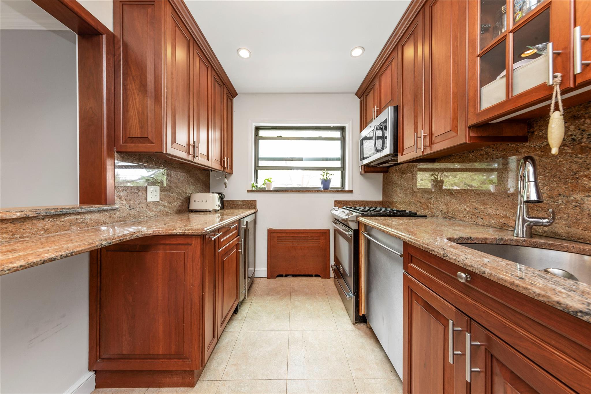 #3 photo, 218-02 73rd Avenue, クイーンズ区 Oakland Gardens , NY 11364