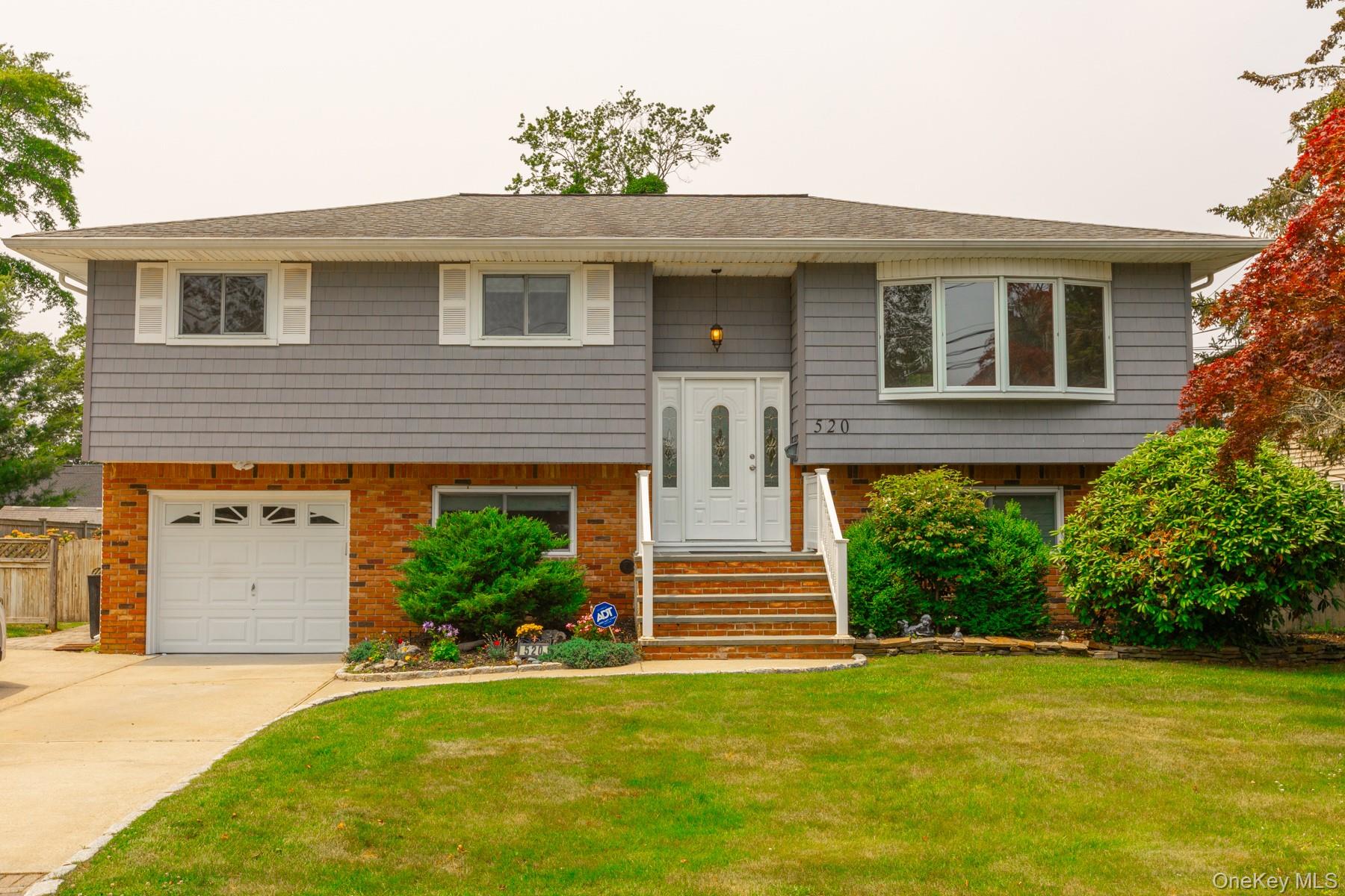 #1 photo, 520 Hyman Avenue, West Islip , NY 11795