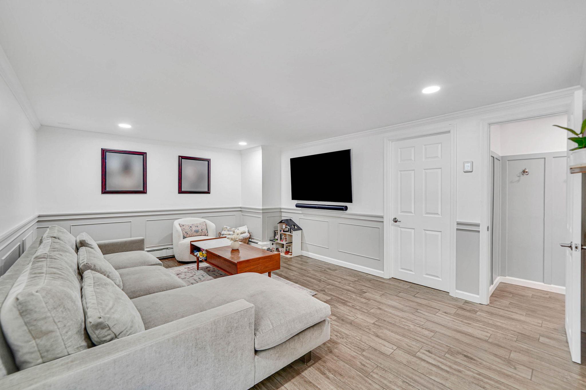 #1 photo, 57 Oakdale Road, 東長島 Centerport , NY 11721