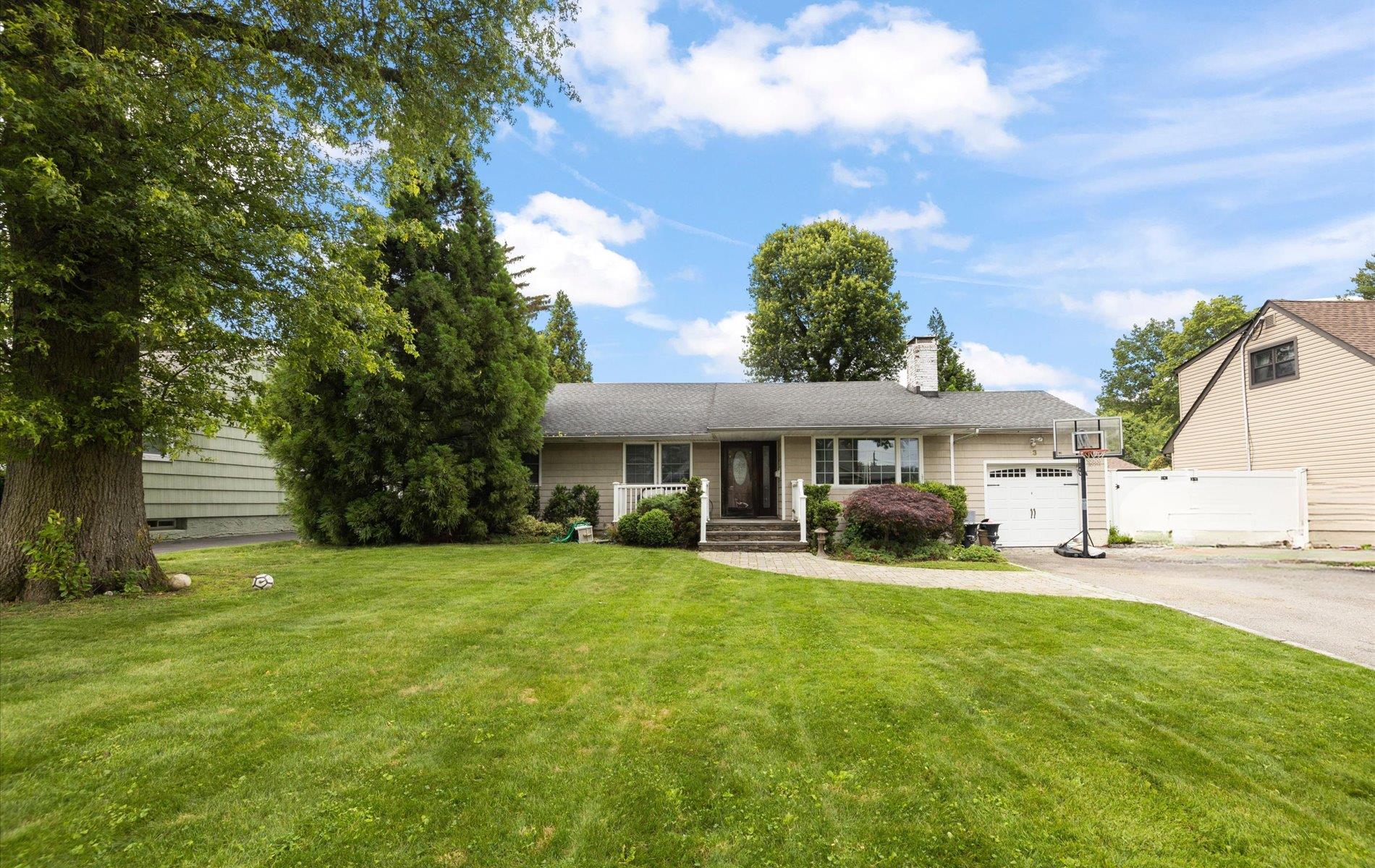 #1 photo, 13 Stillman Road, ناسو Glen Cove , NY 11542