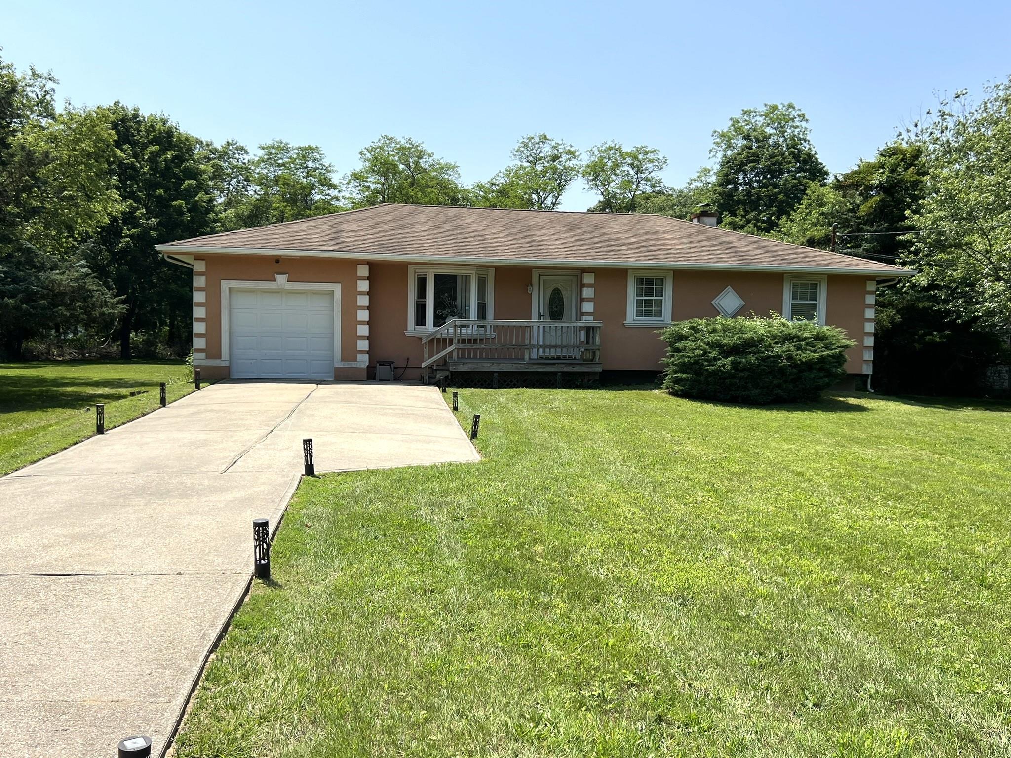 #1 photo, 34 Wards Lane, Bellport , NY 11713