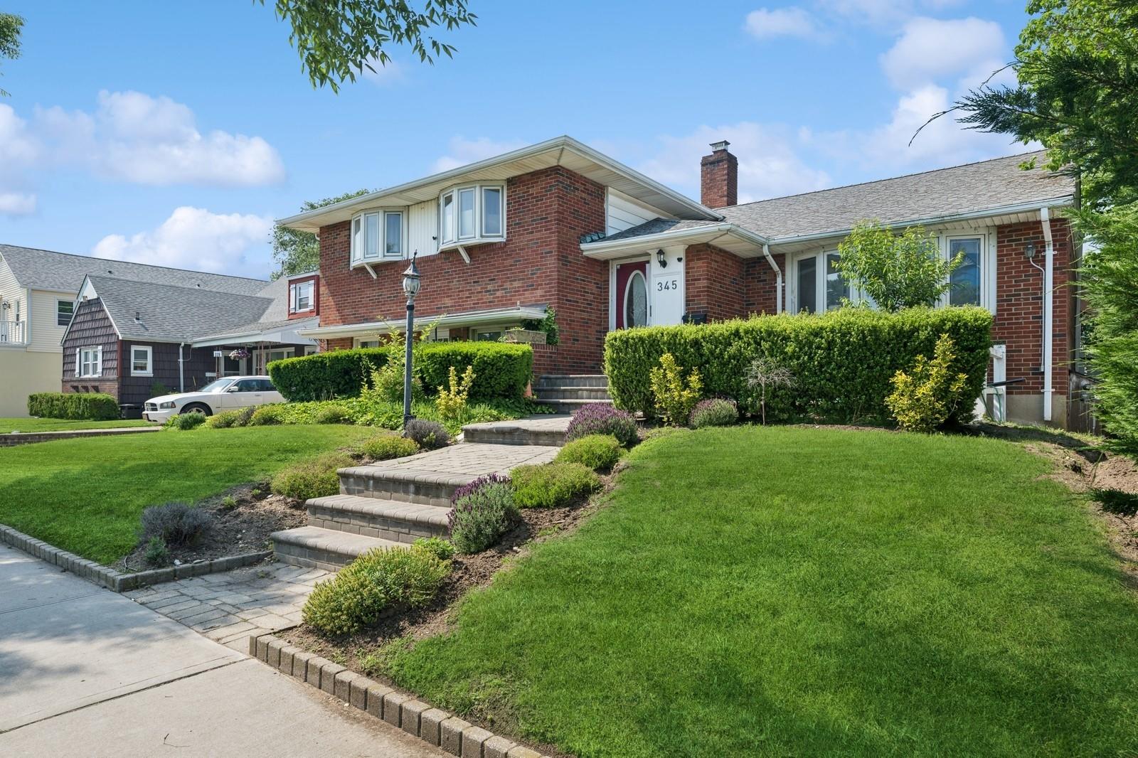 #2 photo, 345 E Park Avenue, ナッソー郡 Long Beach , NY 11561