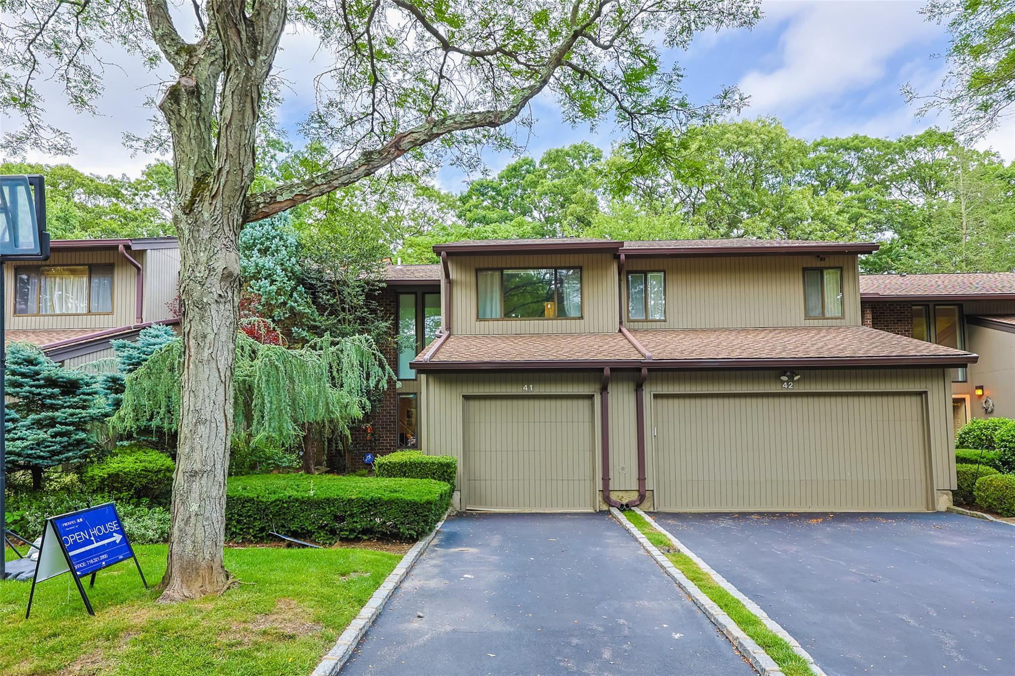 #1 photo, 41 Carriage Court, ناسو Jericho , NY 11753