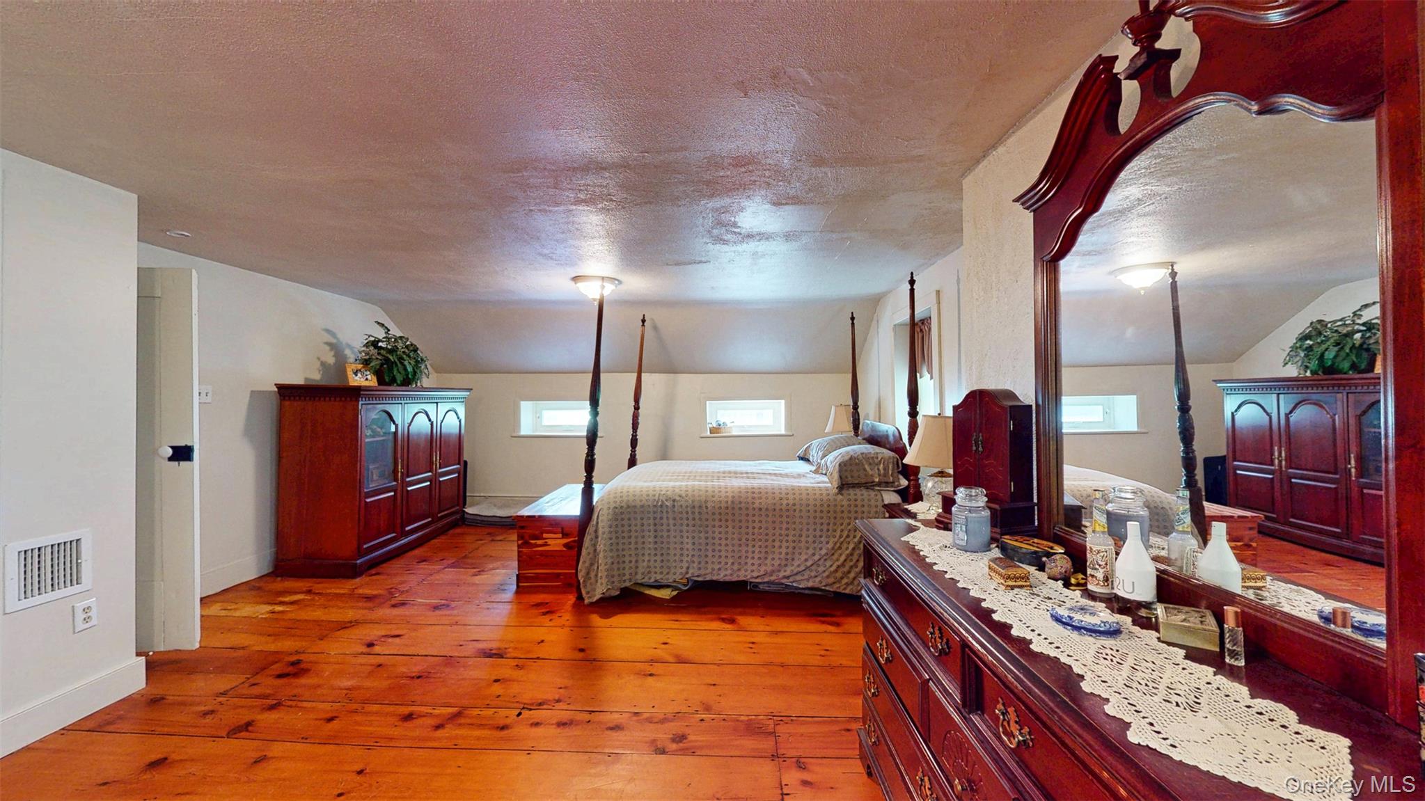 #13 photo, 321 Crans Mill Road, Pine Bush , NY 12566