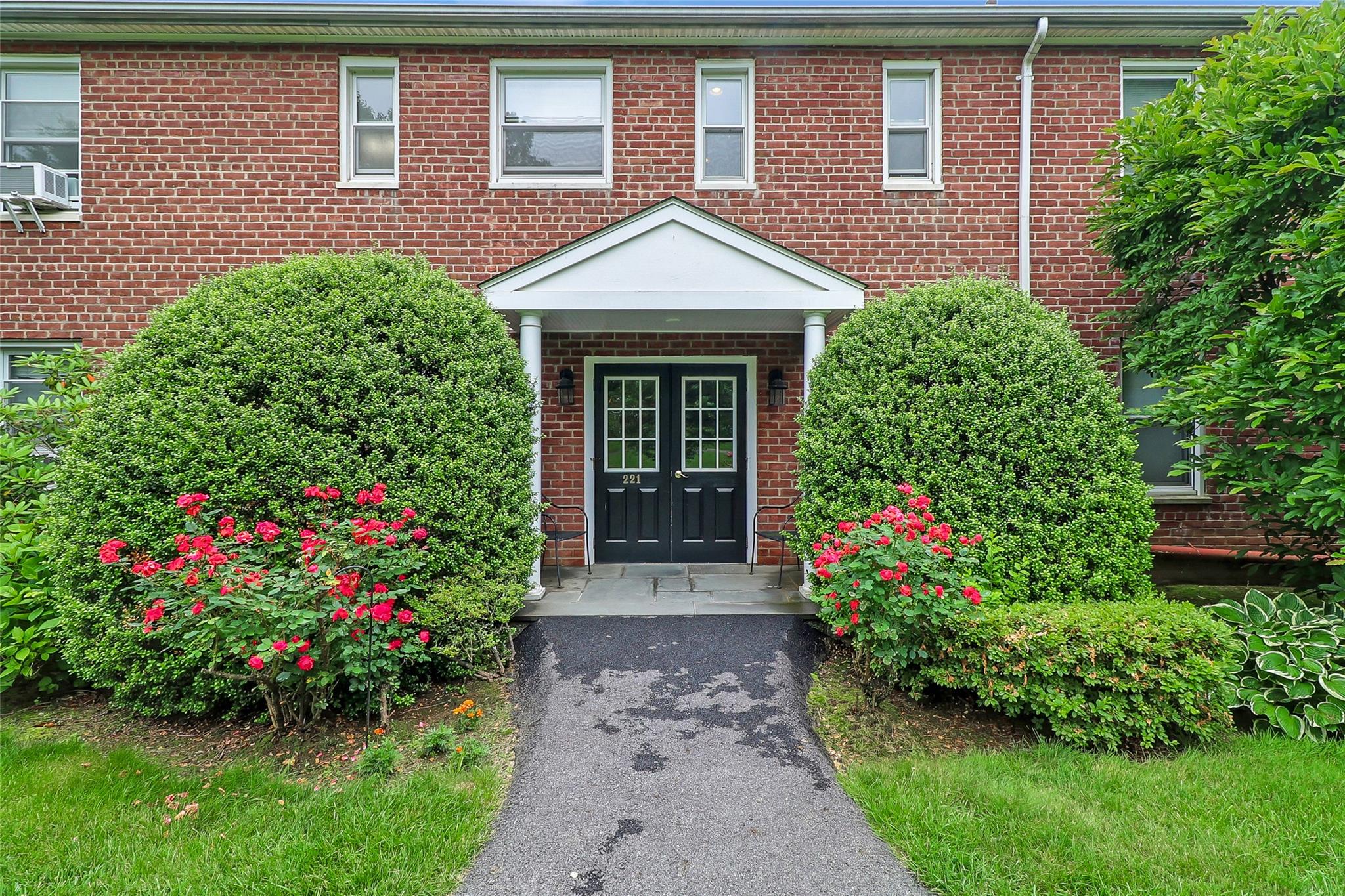 #1 photo, 221 Schrade, Briarcliff Manor , NY 10510