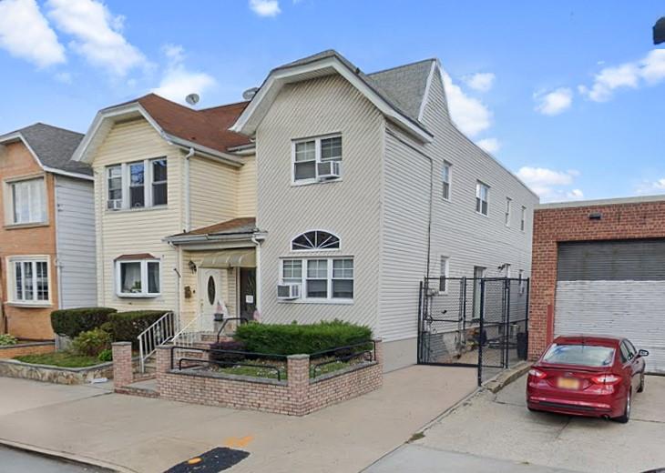 #1 photo, 6955 78th Street, 皇后區 中村 Middle Village , NY 11379