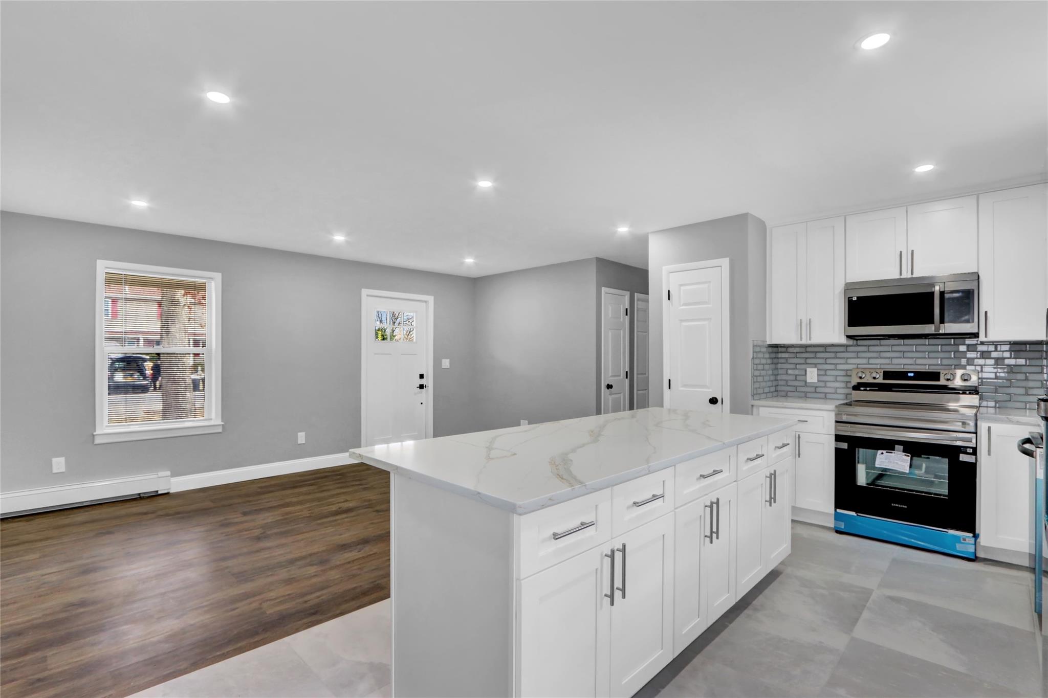 #1 photo, 42 Leaf Avenue, سوفولك Central Islip , NY 11722
