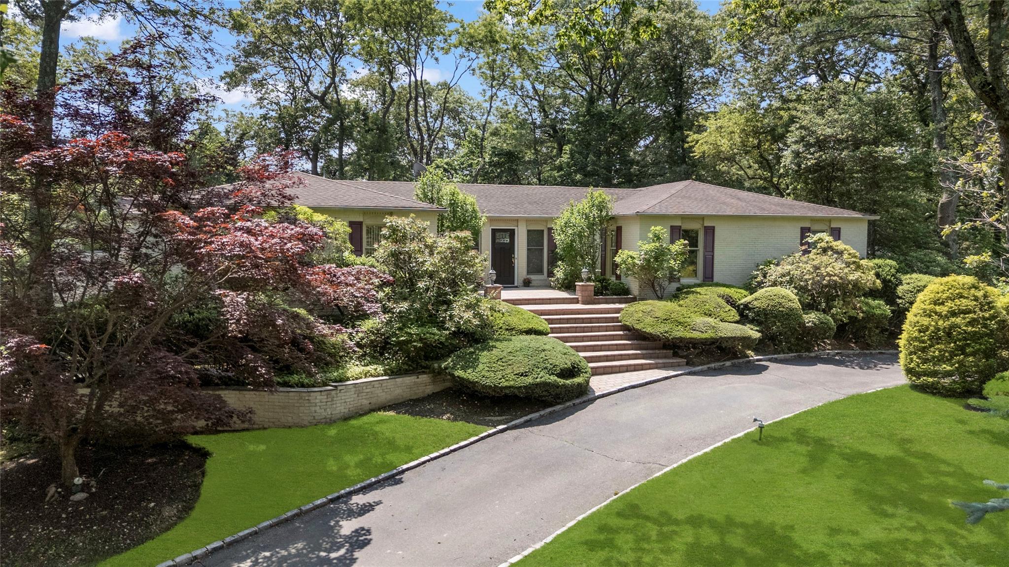 #1 photo, 14 Durham Drive, سوفولك Dix Hills , NY 11746