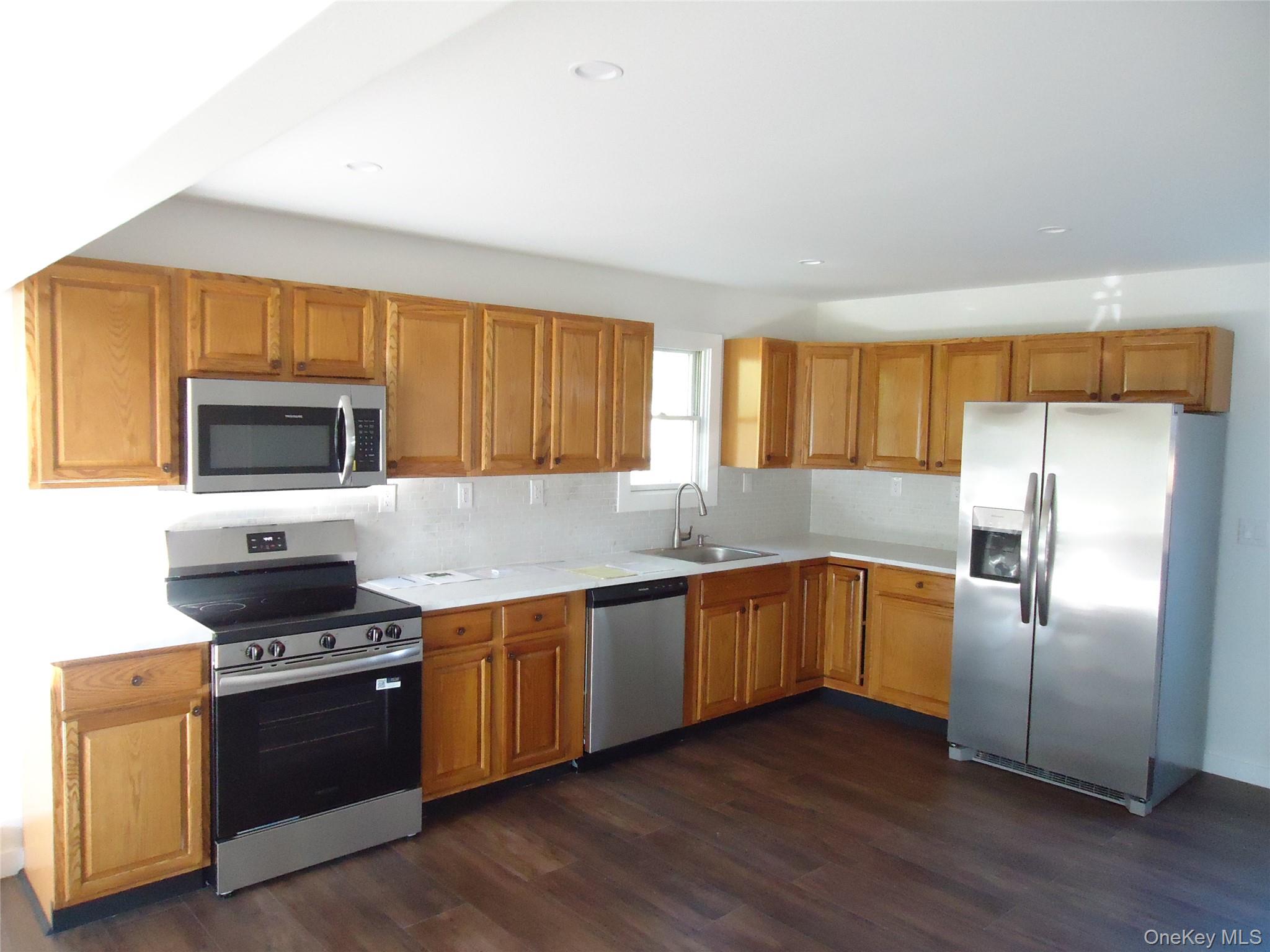 #4 photo, 193 Laurelton Drive, サフォーク郡 Mastic Beach , NY 11951