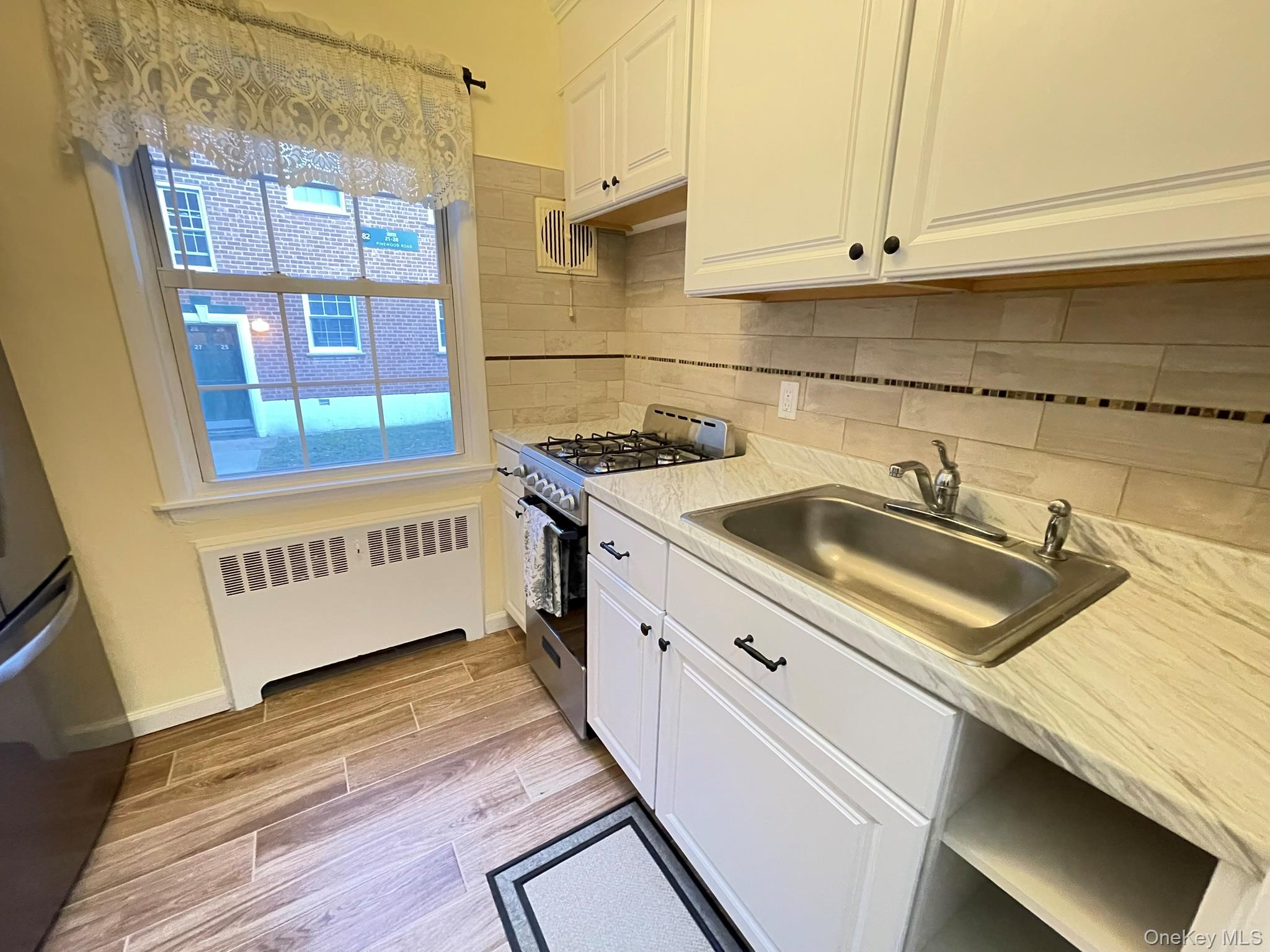 #4 photo, 180 Pinewood Road, Hartsdale , NY 10530