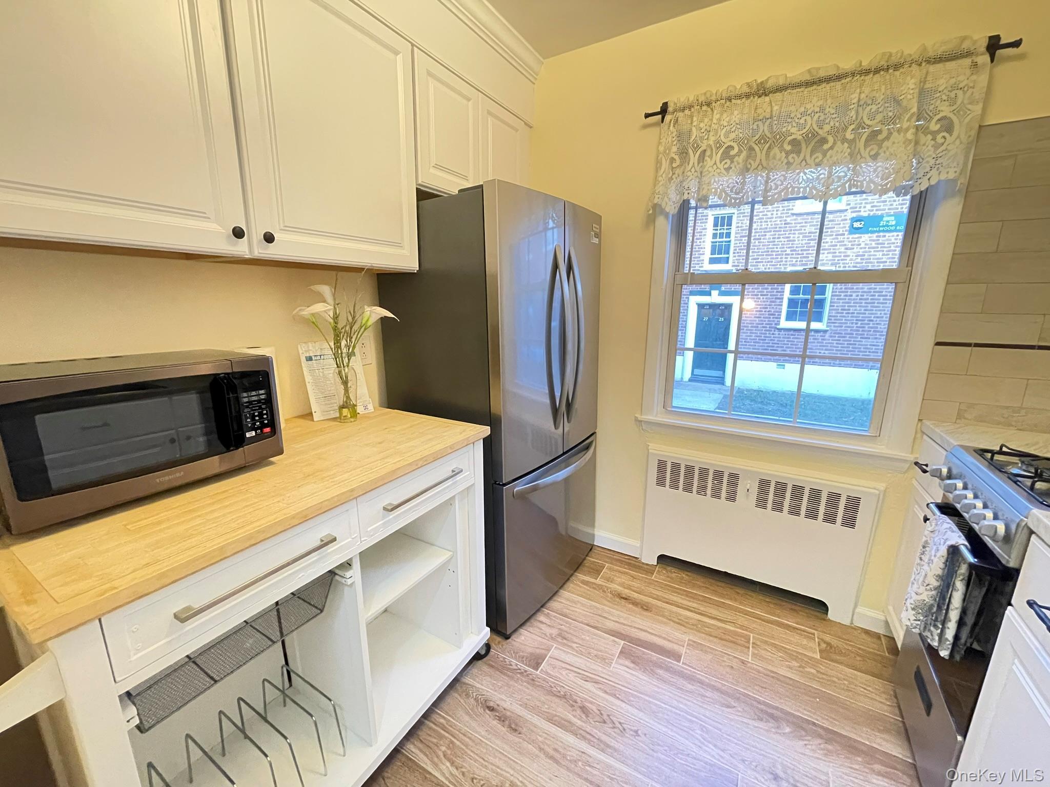 #5 photo, 180 Pinewood Road, Hartsdale , NY 10530