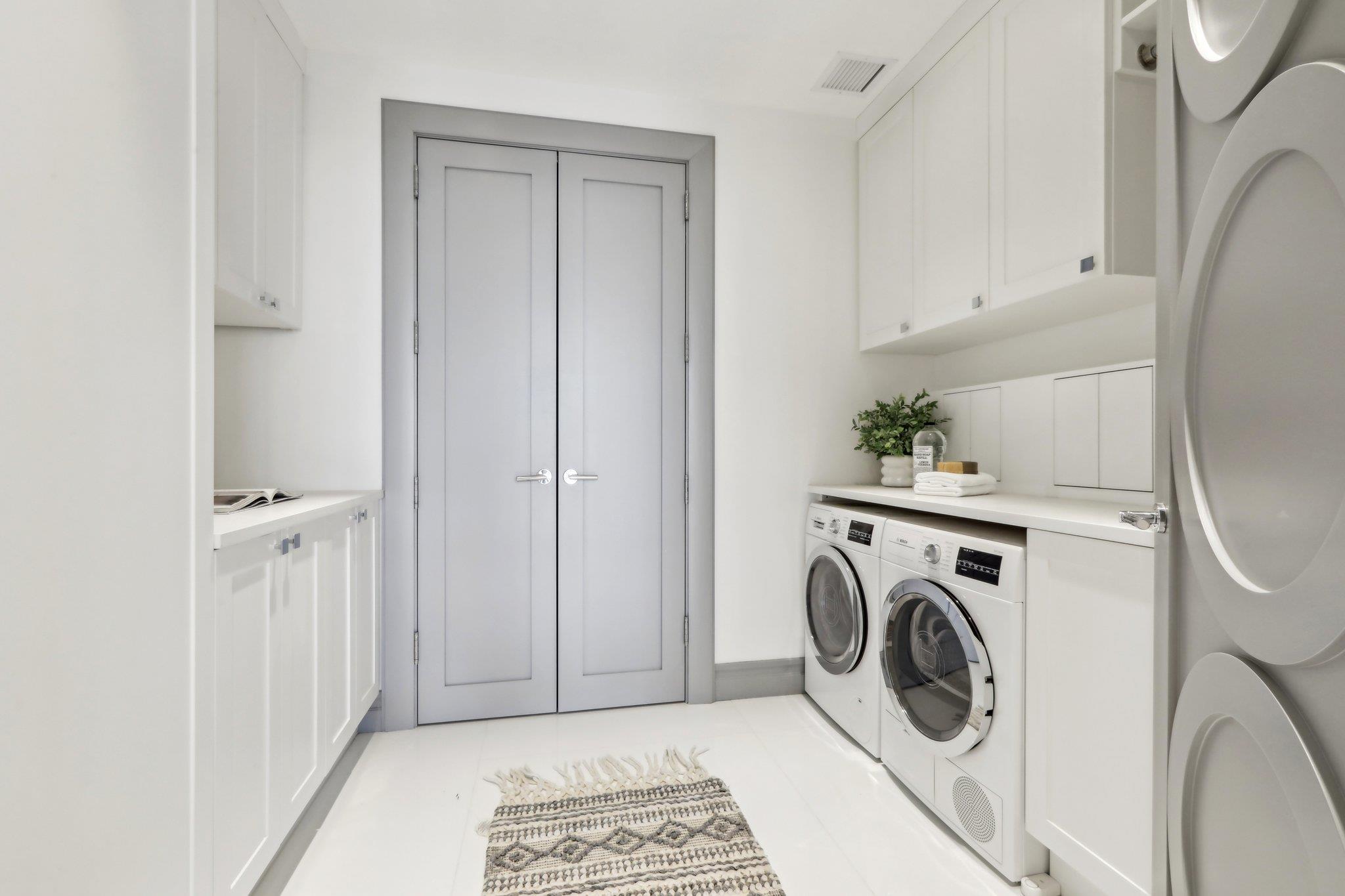 #17 photo, 5 Renaissance Square, White Plains , NY 10601