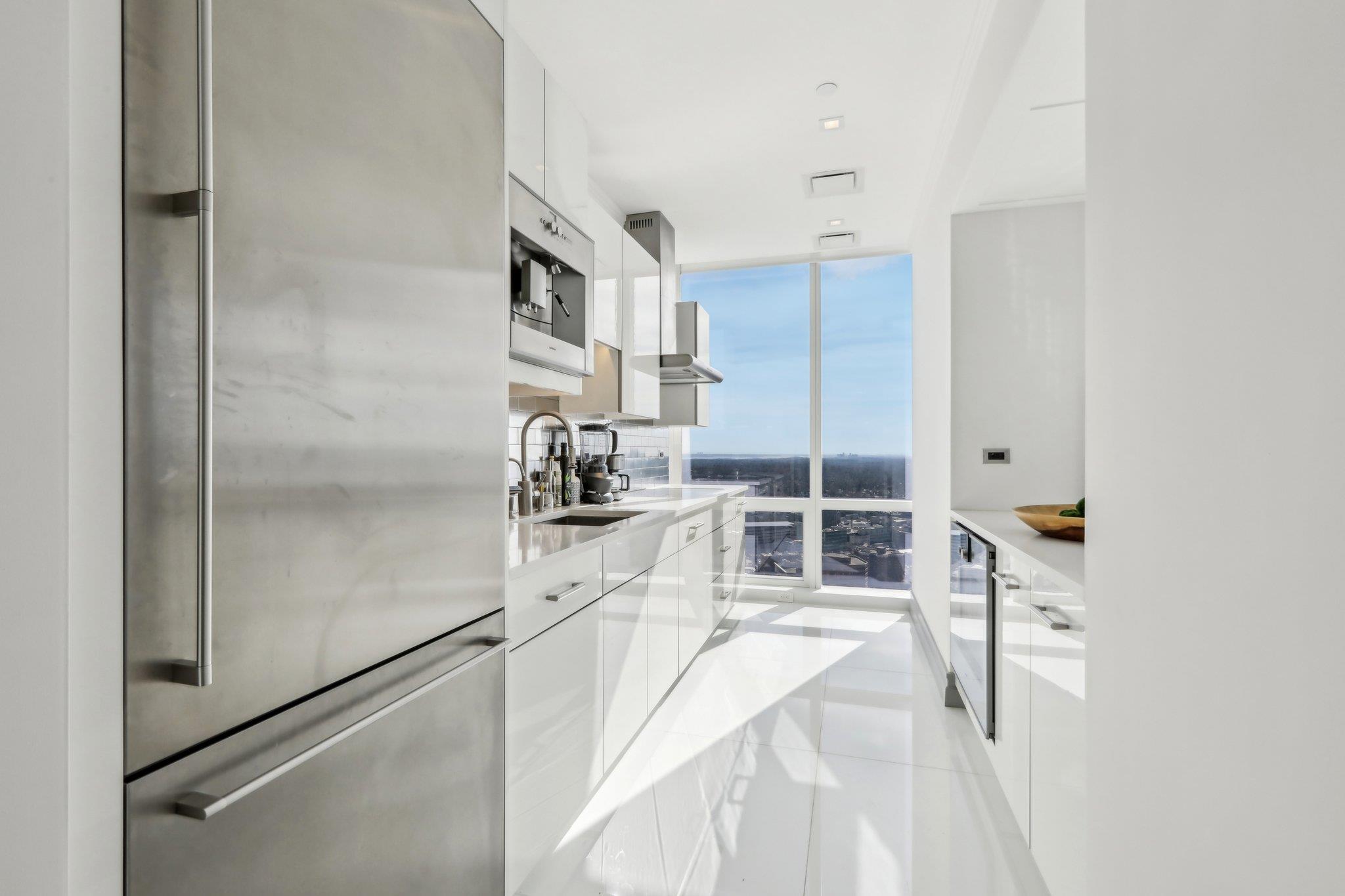 #8 photo, 5 Renaissance Square, White Plains , NY 10601