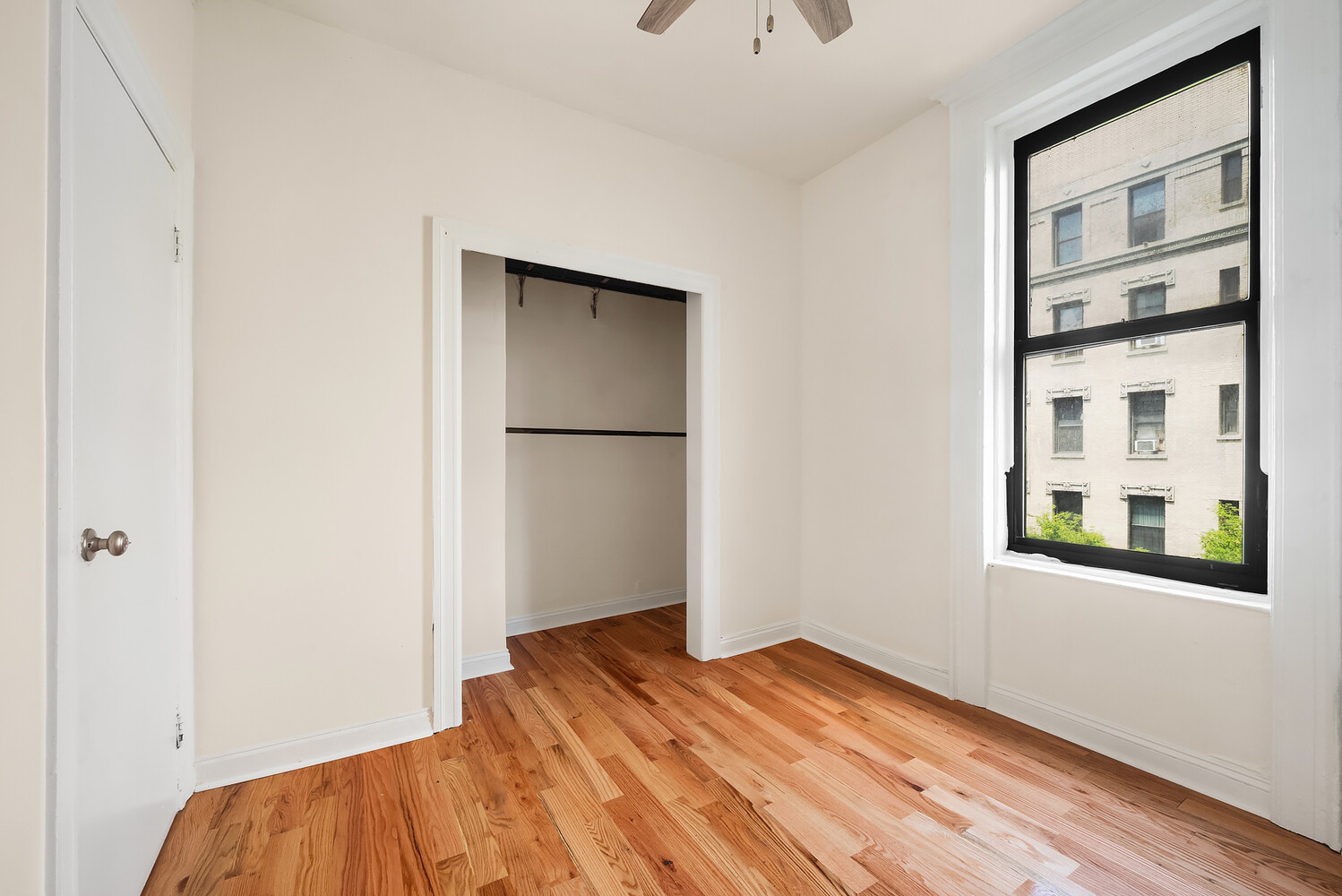 #4 photo, 1878 Adam C Powell Boulevard, マンハッタン South Harlem , NY 10026