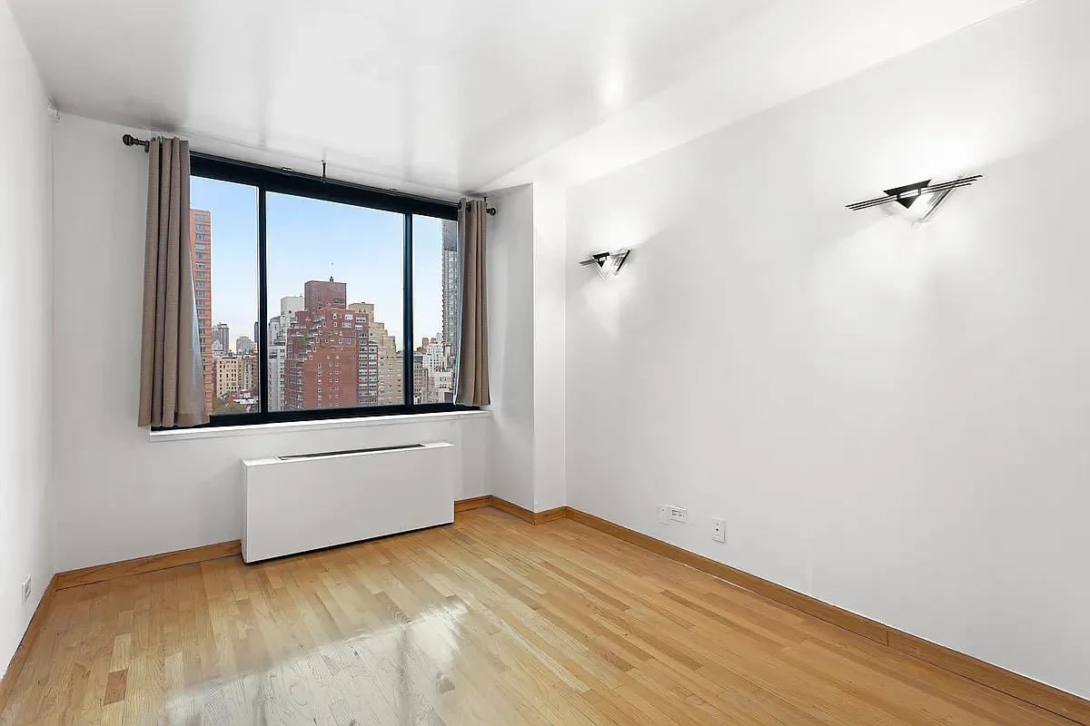 #4 photo, New York City, Lenox Hill , NY 10021