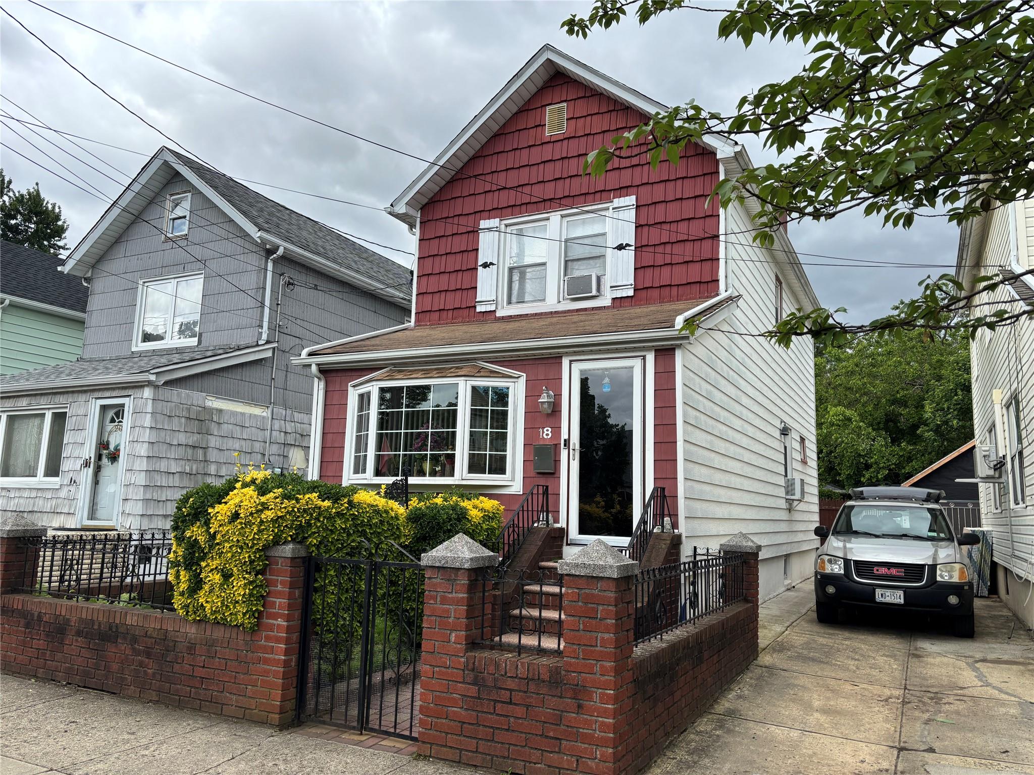 #1 photo, 10418 216th Street, 皇后區 Queens Village , NY 11429