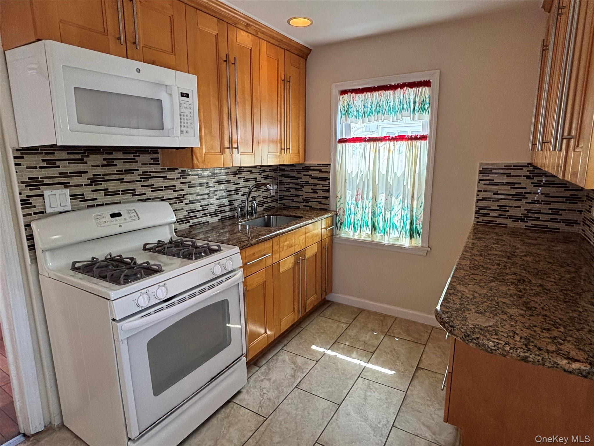 #20 photo, 10418 216th Street, クイーンズ区 Queens Village , NY 11429