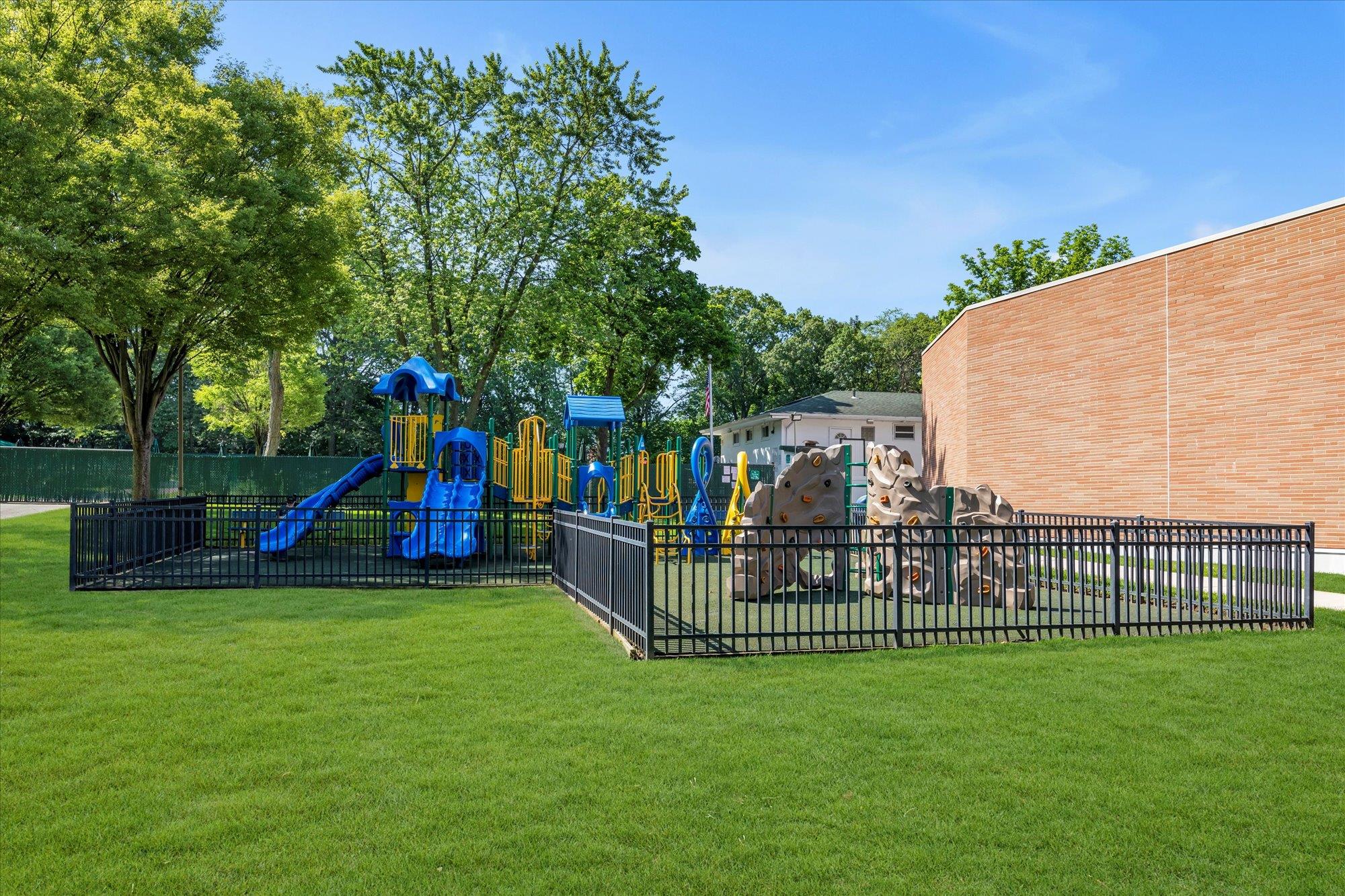 #12 photo, 212-04 75th Avenue, Bayside , NY 11364