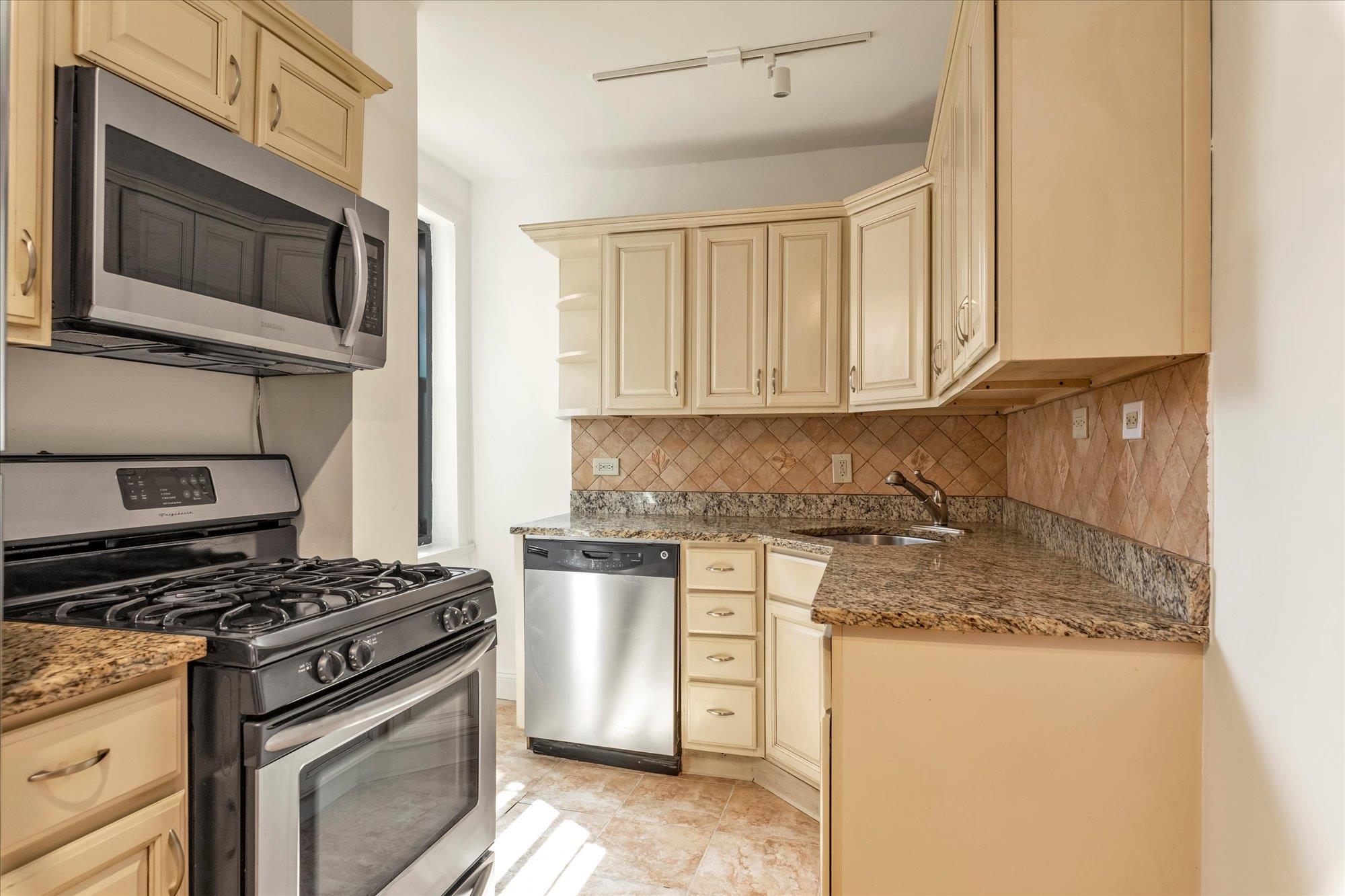 #4 photo, 212-04 75th Avenue, Bayside , NY 11364