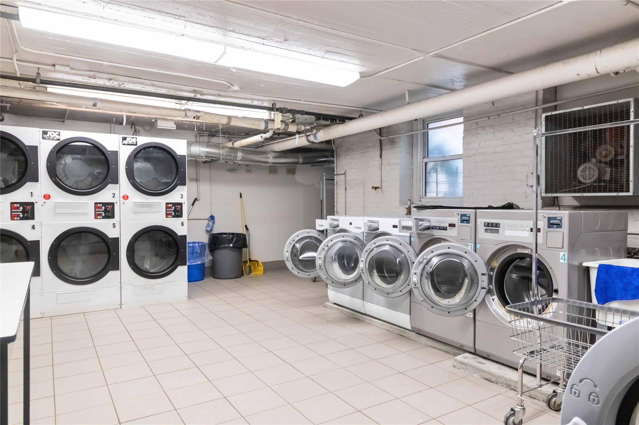 #17 photo, 83-10 35th Avenue, كوينز Jackson Heights , NY 11372