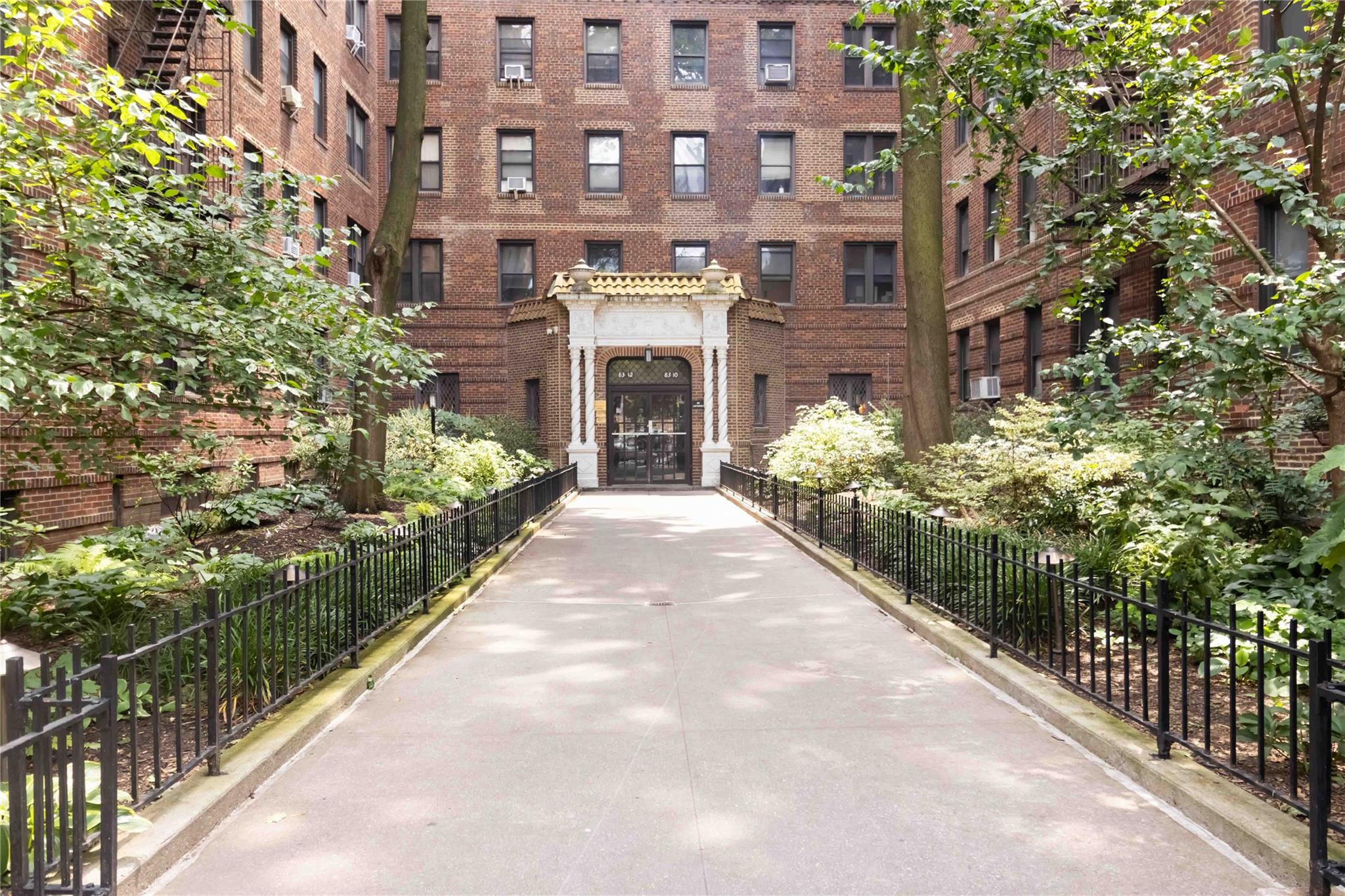 #18 photo, 83-10 35th Avenue, كوينز Jackson Heights , NY 11372