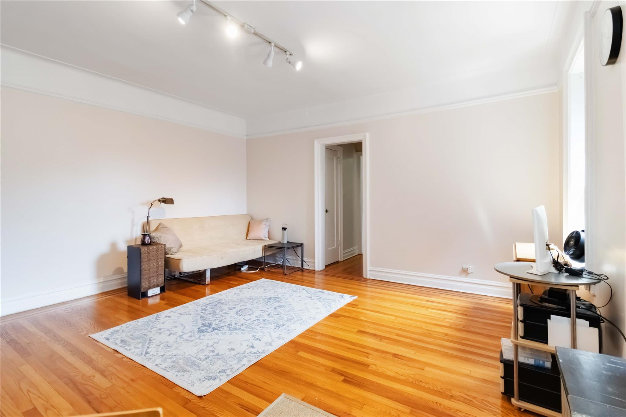 #4 photo, 83-10 35th Avenue, كوينز Jackson Heights , NY 11372