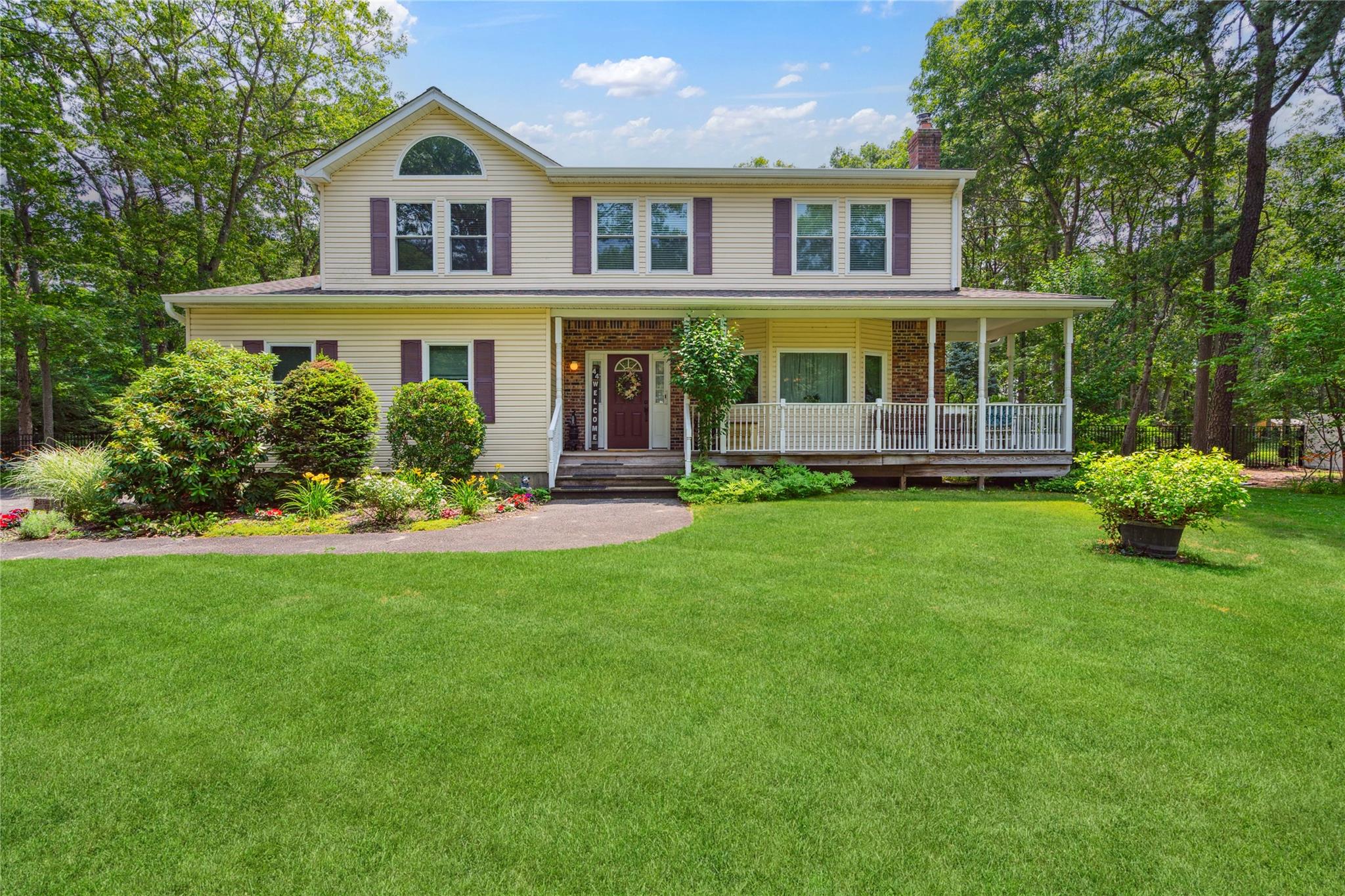 #1 photo, 44 Jamaica Avenue, سوفولك Holtsville , NY 11742