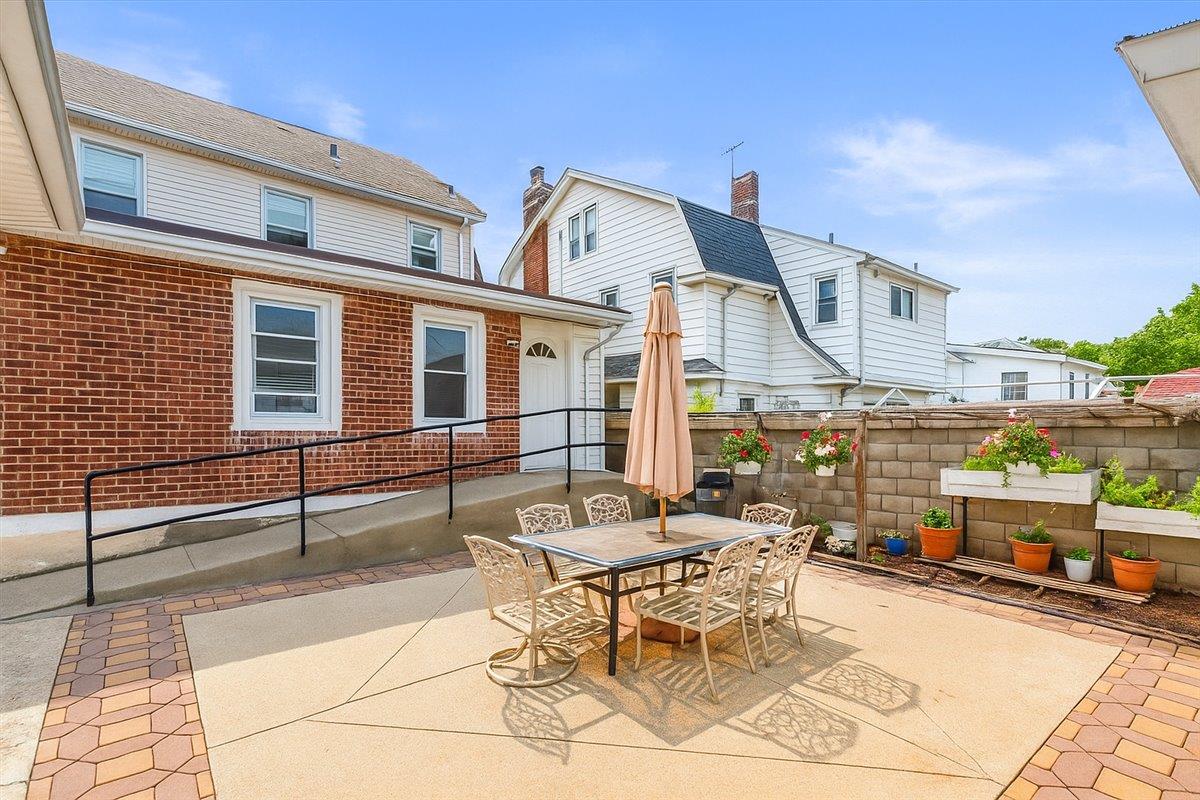 #4 photo, 8421 169th Street, كوينز Jamaica Hills , NY 11432