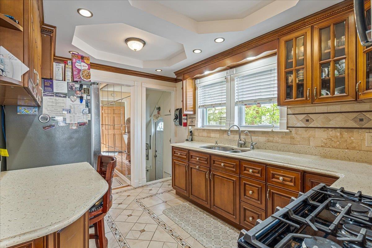 #8 photo, 8421 169th Street, كوينز Jamaica Hills , NY 11432