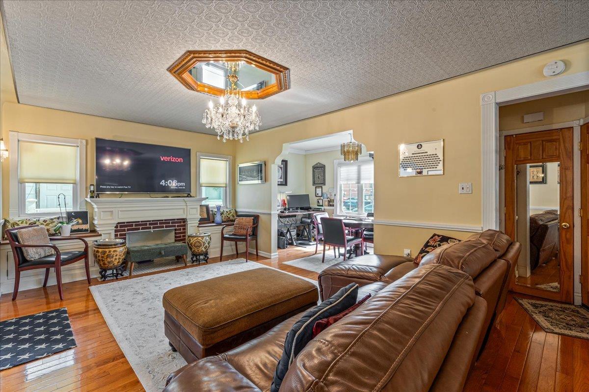 #9 photo, 8421 169th Street, كوينز Jamaica Hills , NY 11432