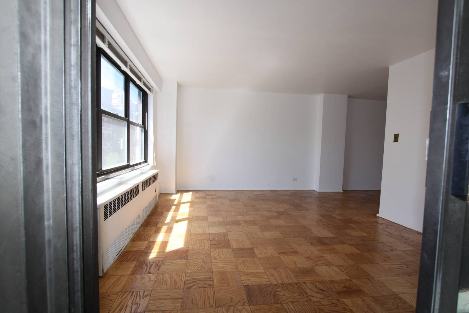 #4 photo, 264 East Broadway, #C206, マンハッタン Lower East Side , NY 10002