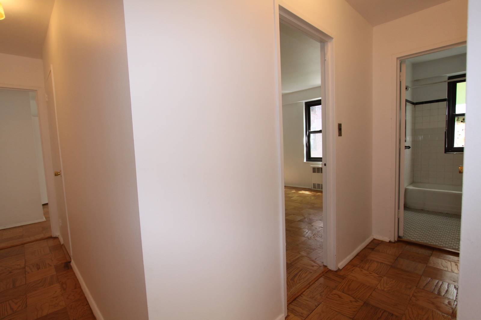 #9 photo, 264 East Broadway, #C206, マンハッタン Lower East Side , NY 10002