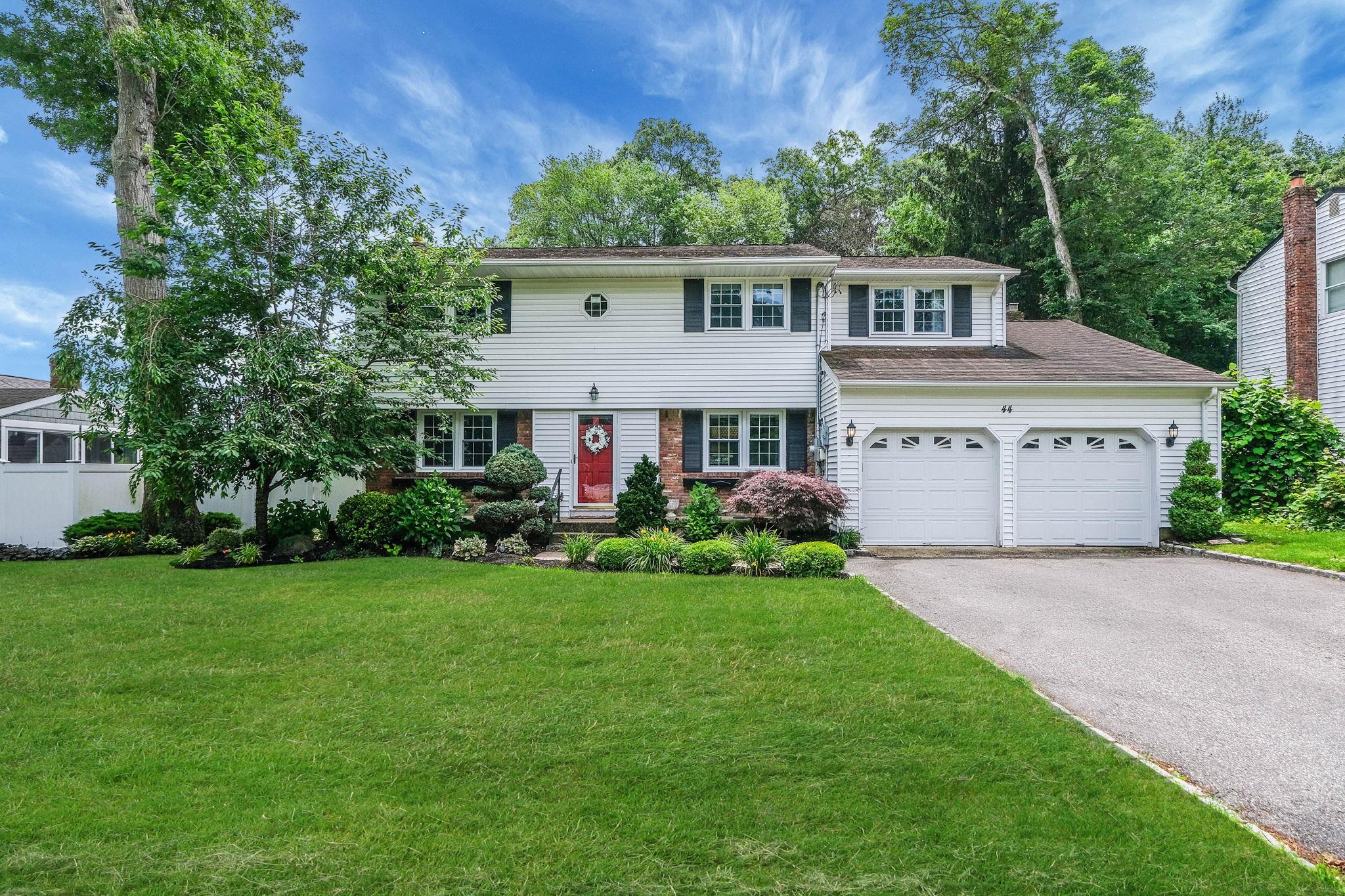 #1 photo, 44 Cross Street, Smithtown , NY 11787