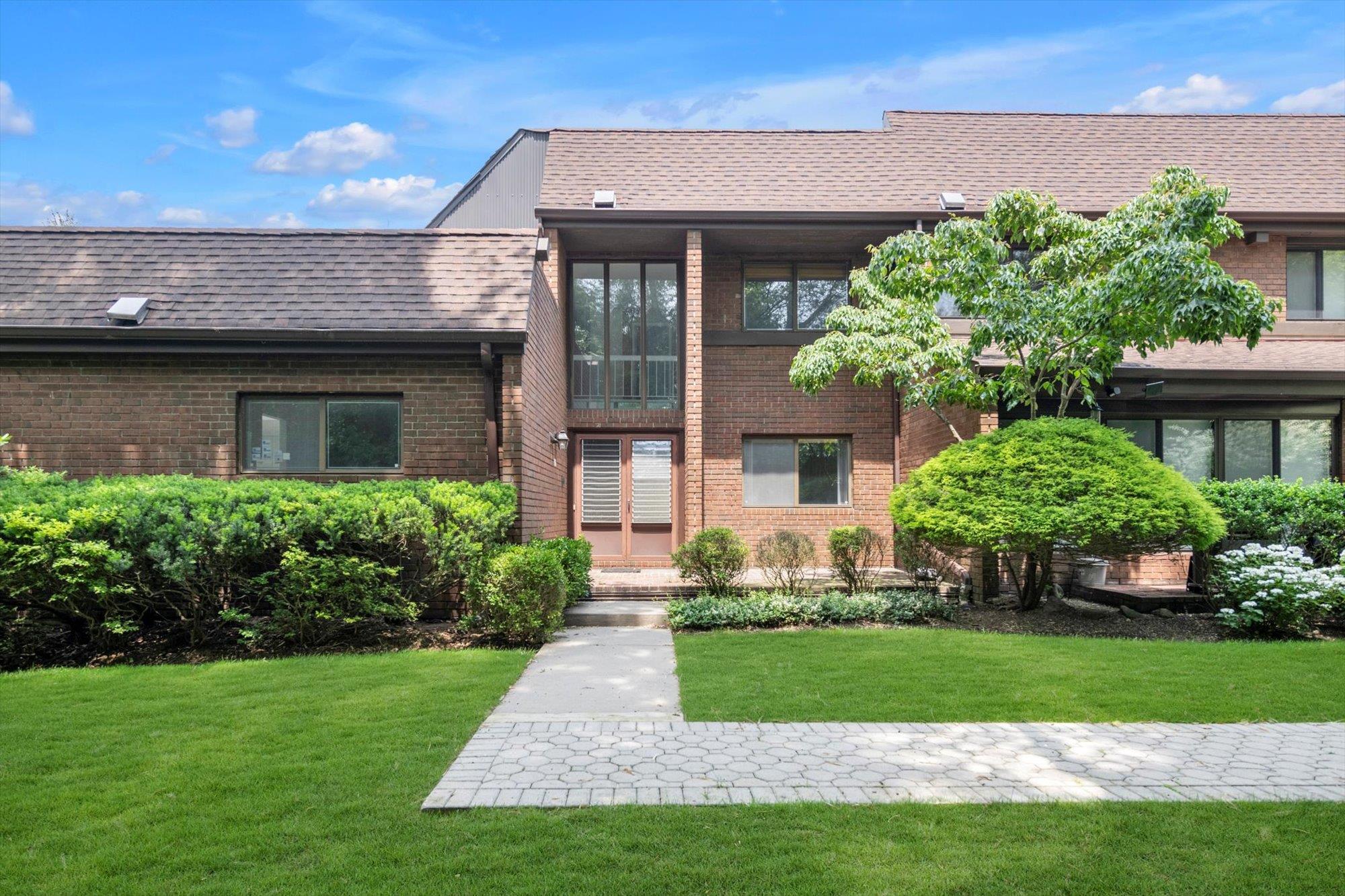 #1 photo, 66 Chestnut Hill, ناسو Roslyn , NY 11576