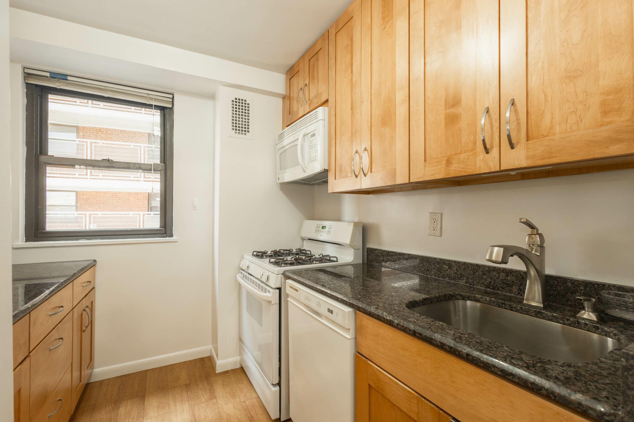 #10 photo, 61-25 98th Street, クイーンズ区 Rego Park , NY 11374