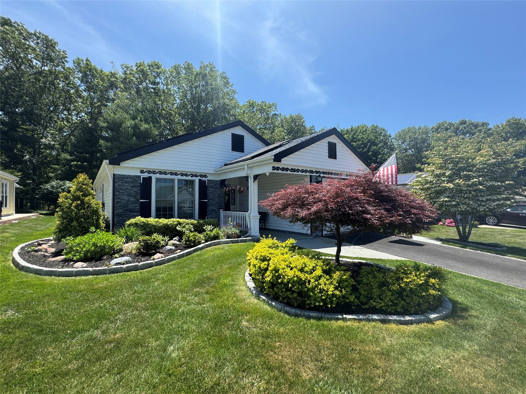 #1 photo, 525 Cranston Lane, سوفولك Ridge , NY 11961
