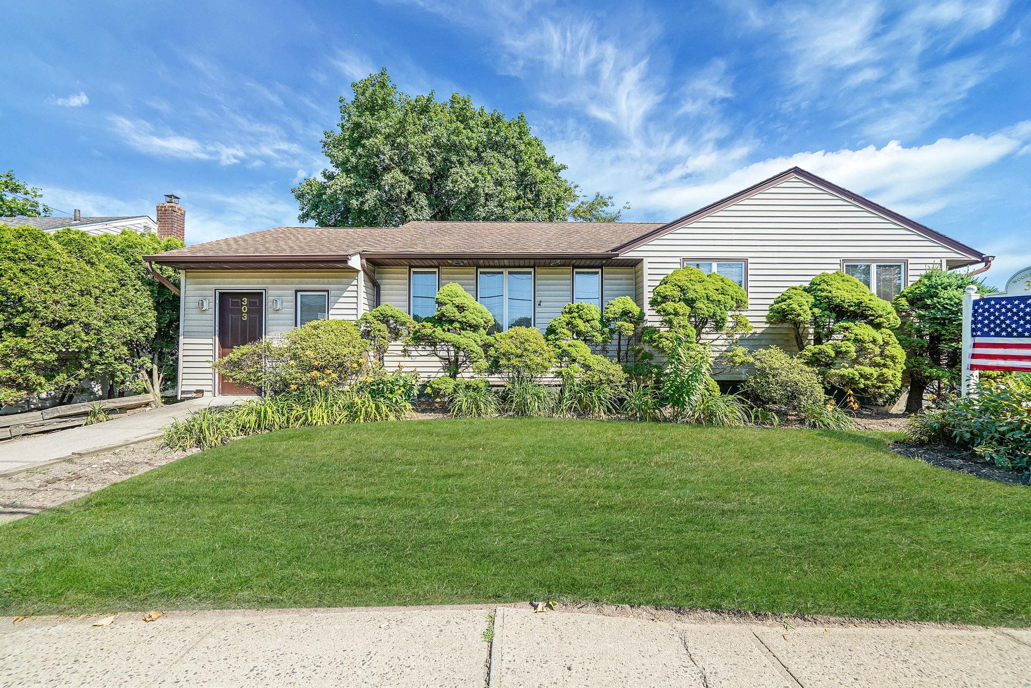 #1 photo, 303 Woodbury Road, 長島 Hicksville , NY 11801