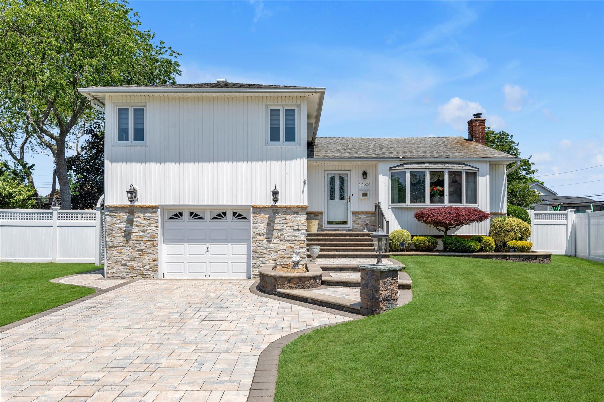 #1 photo, 1182 Adrienne Lane, ناسو Seaford , NY 11783