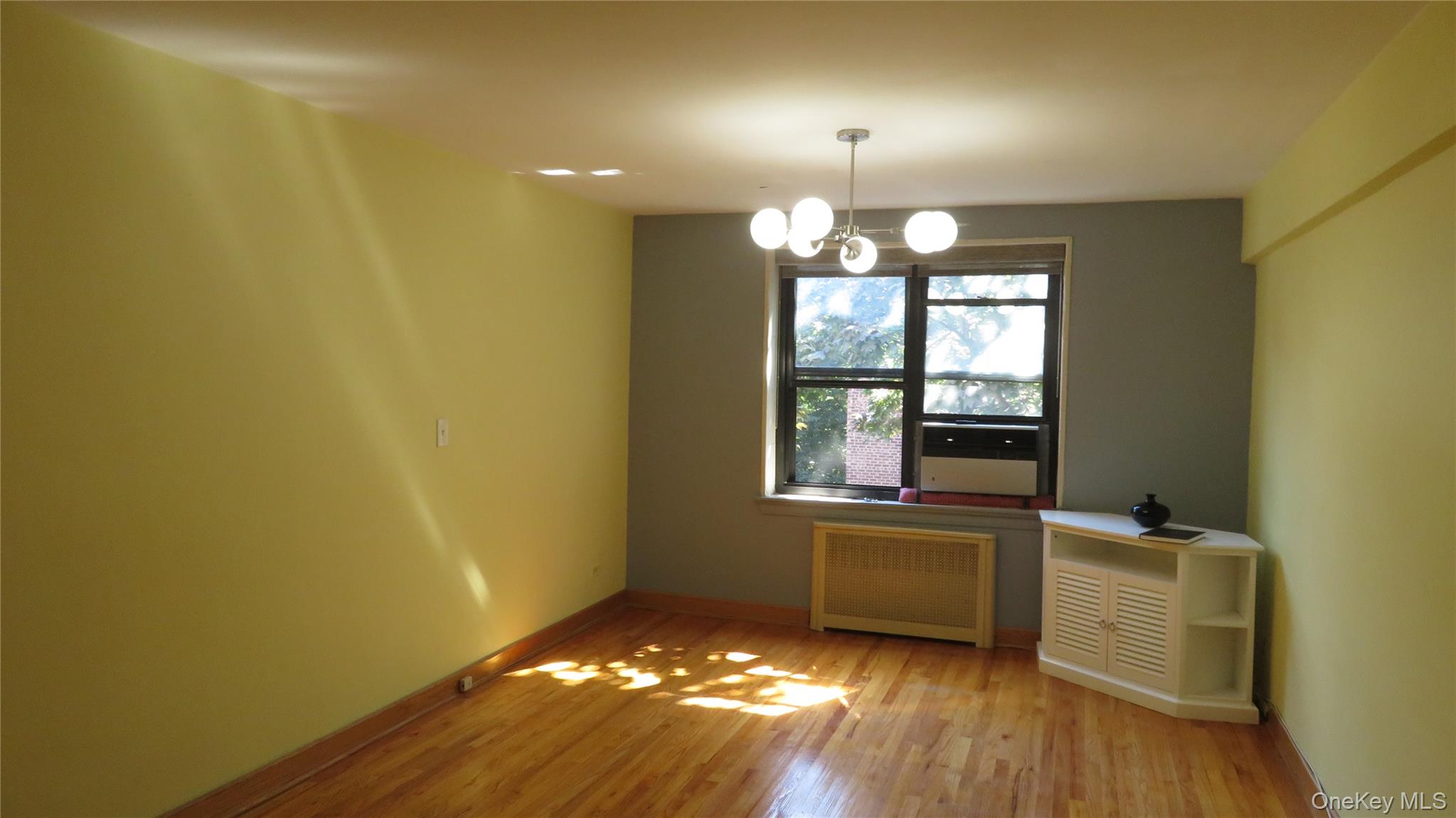 #7 photo, 32-40 91 Street, クイーンズ区 East Elmhurst , NY 11369