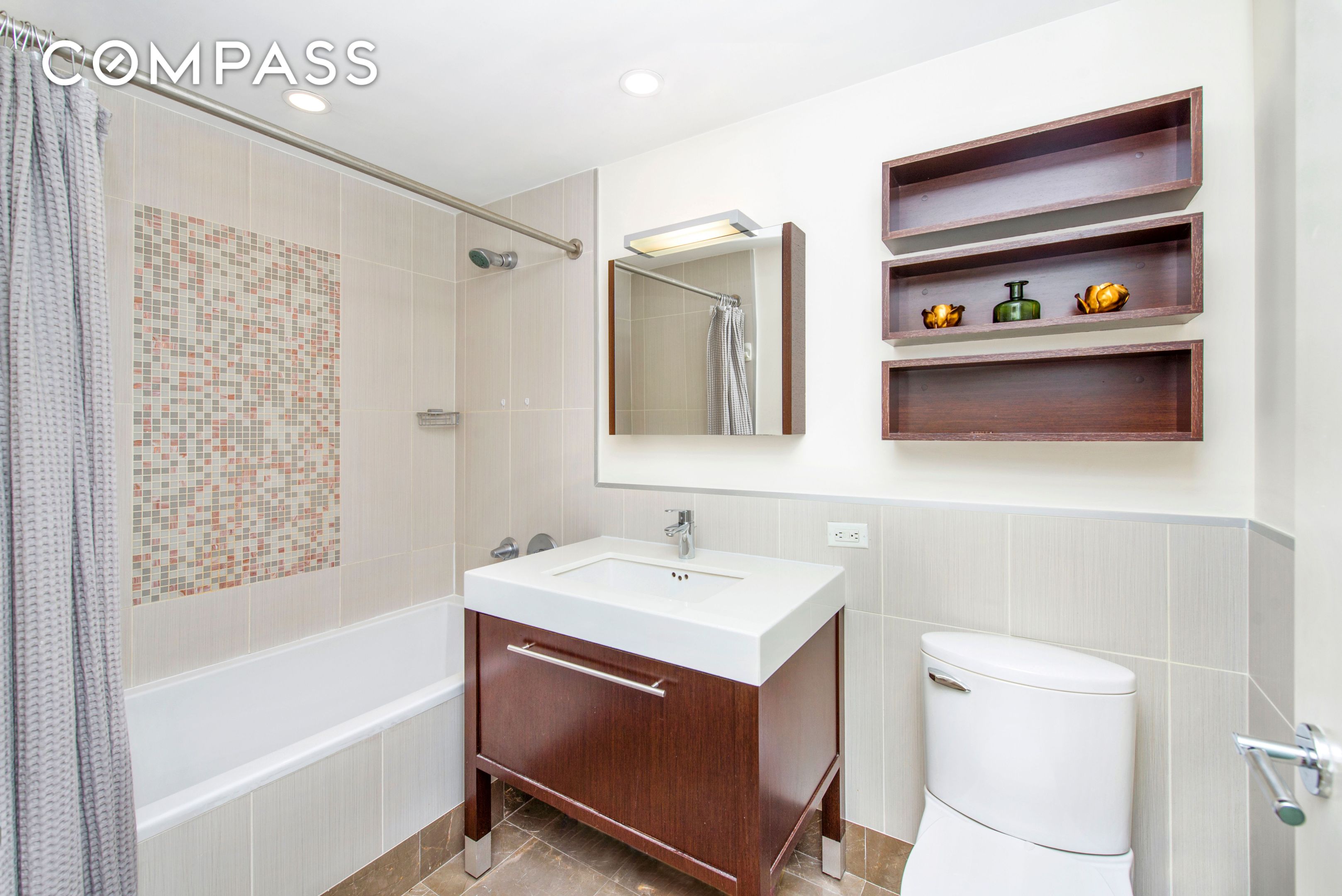 #9 photo, 225 E 34th Street, マンハッタン Murray Hill , NY 10016