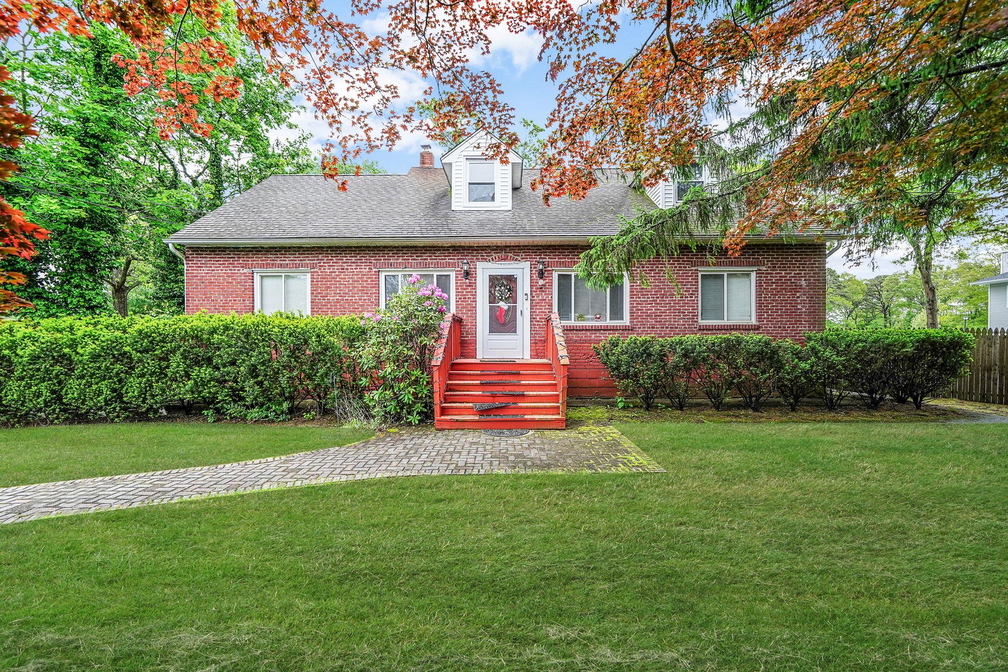 #1 photo, 1817 Lincoln Avenue, Holbrook , NY 11741