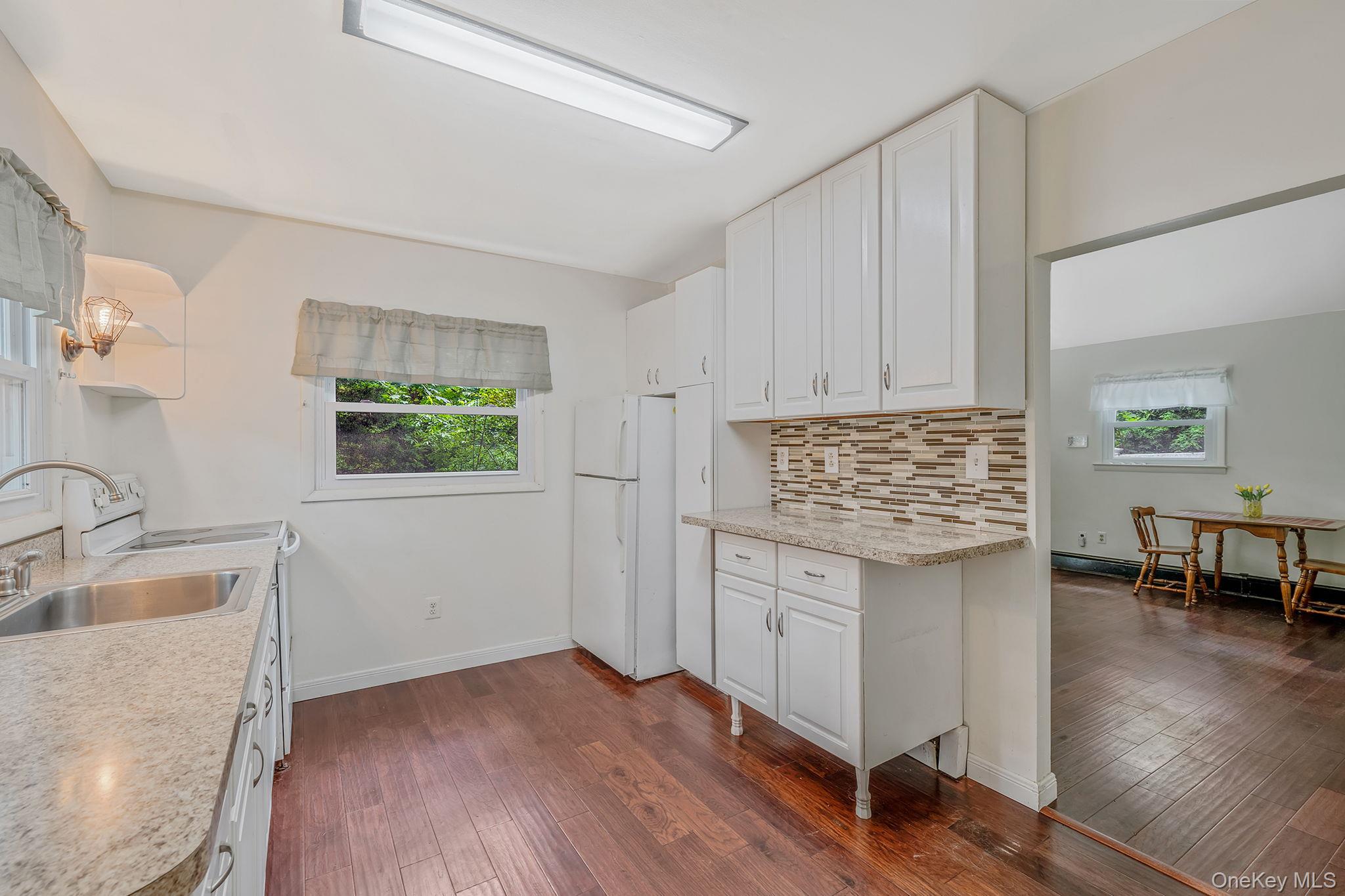 #12 photo, 7 1st Street, サフォーク郡 Nesconset , NY 11767