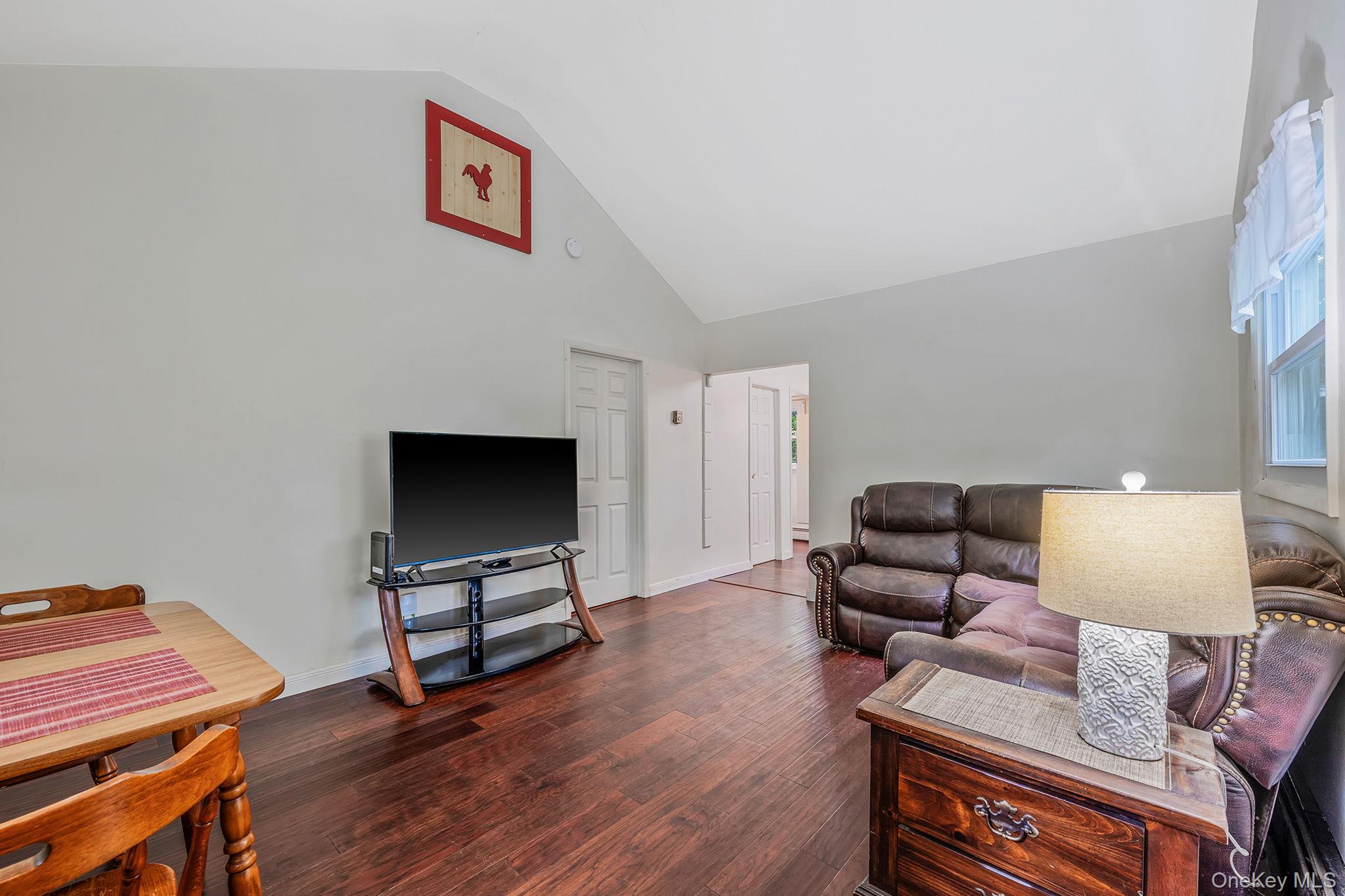 #7 photo, 7 1st Street, サフォーク郡 Nesconset , NY 11767