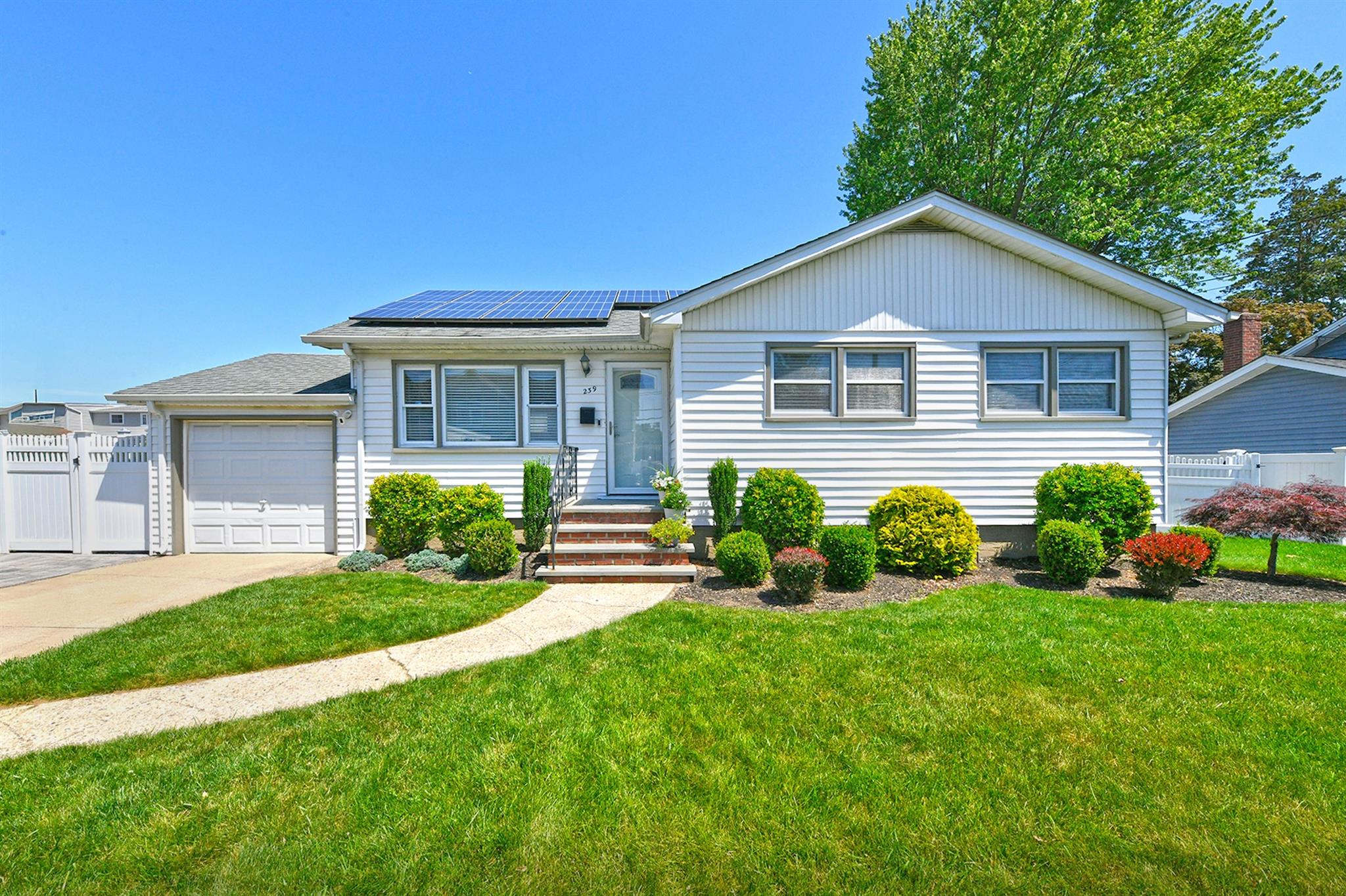#1 photo, 239 N Walnut Street, ناسو Massapequa , NY 11758