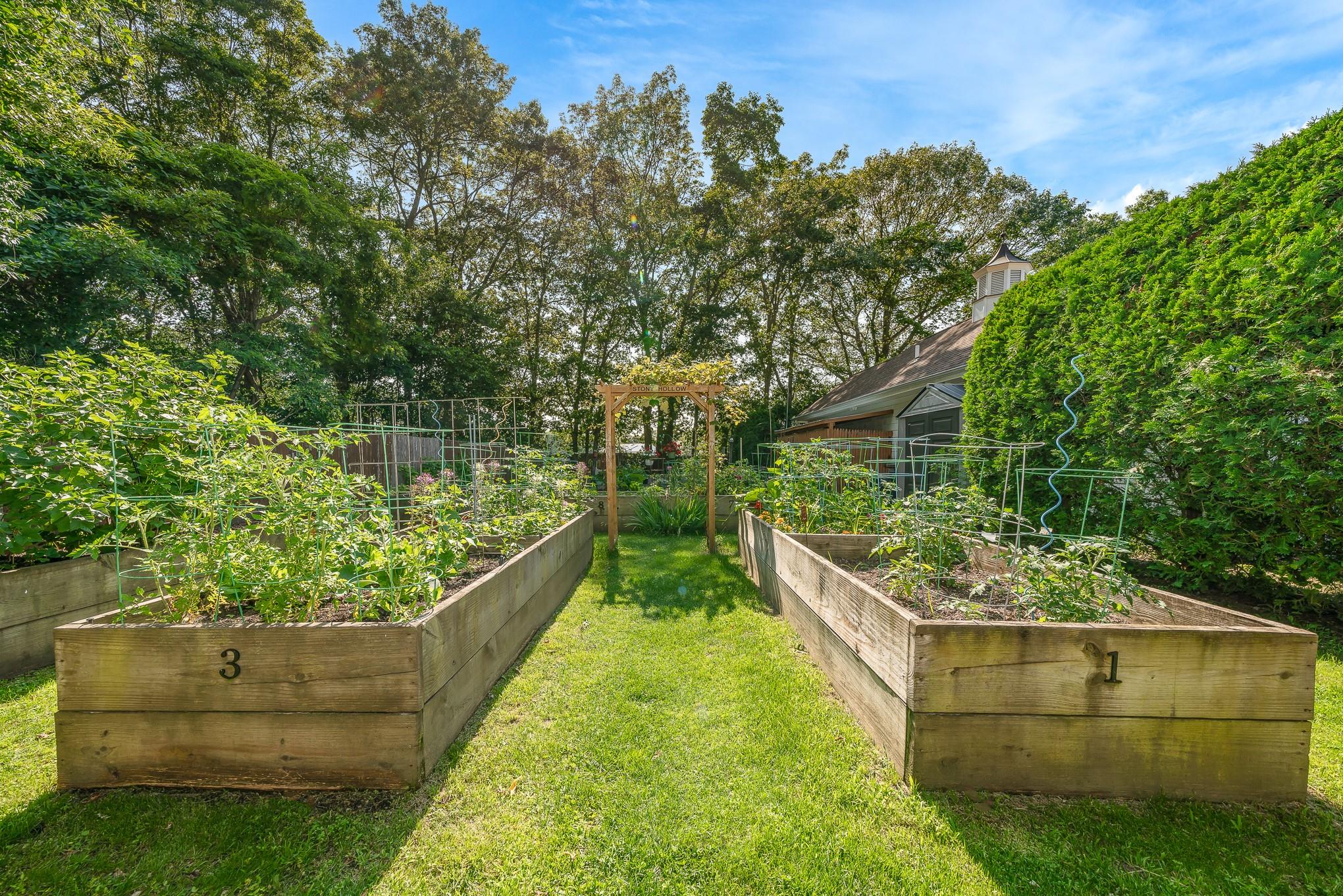 #17 photo, 460 Old Town Road, Port Jefferson Station , NY 11776