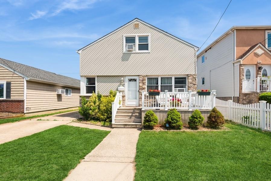 #1 photo, 62 Warwick Road, ناسو Island Park , NY 11558