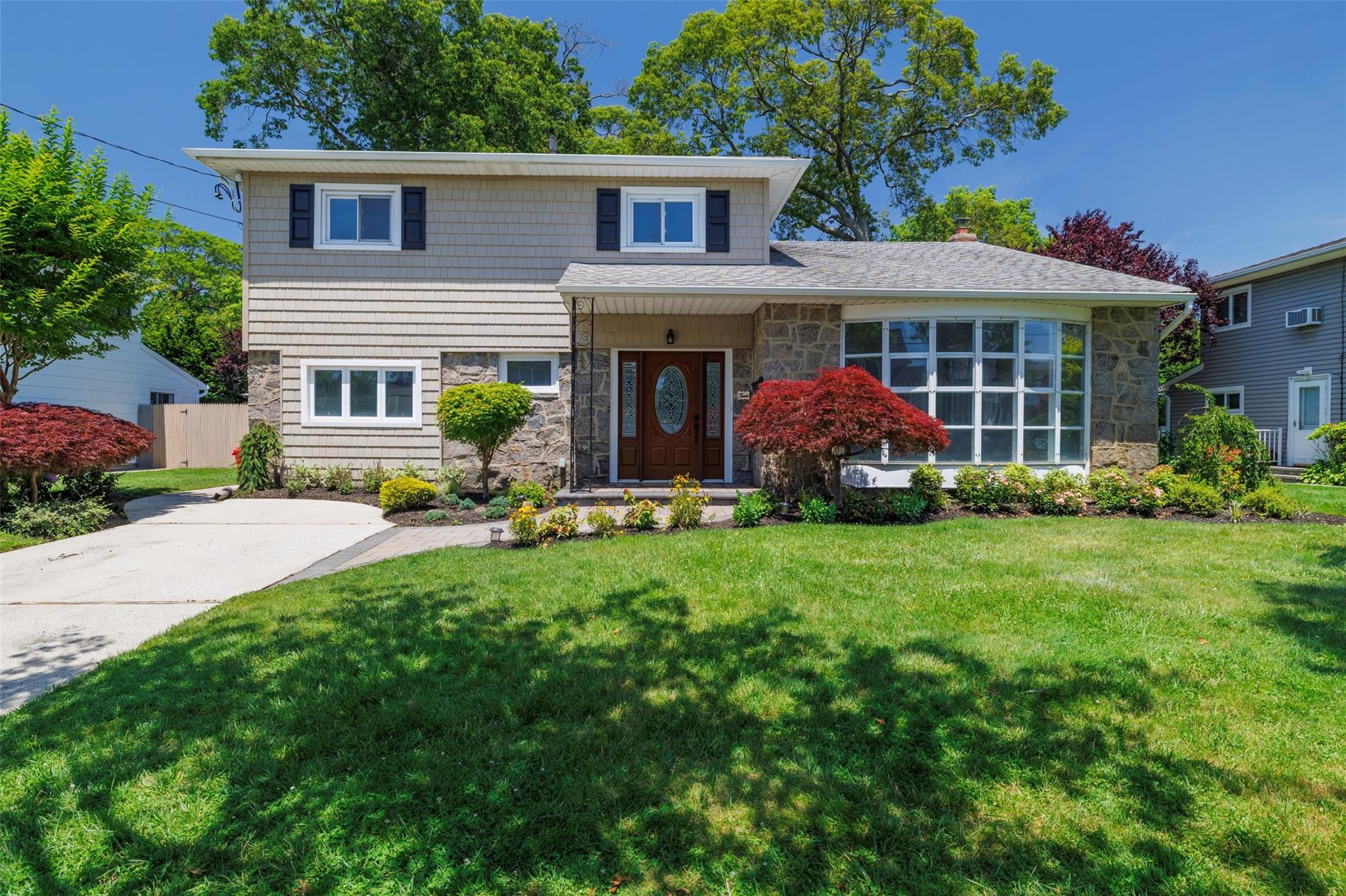 #1 photo, 4 Beaumont Avenue, ناسو Massapequa , NY 11758