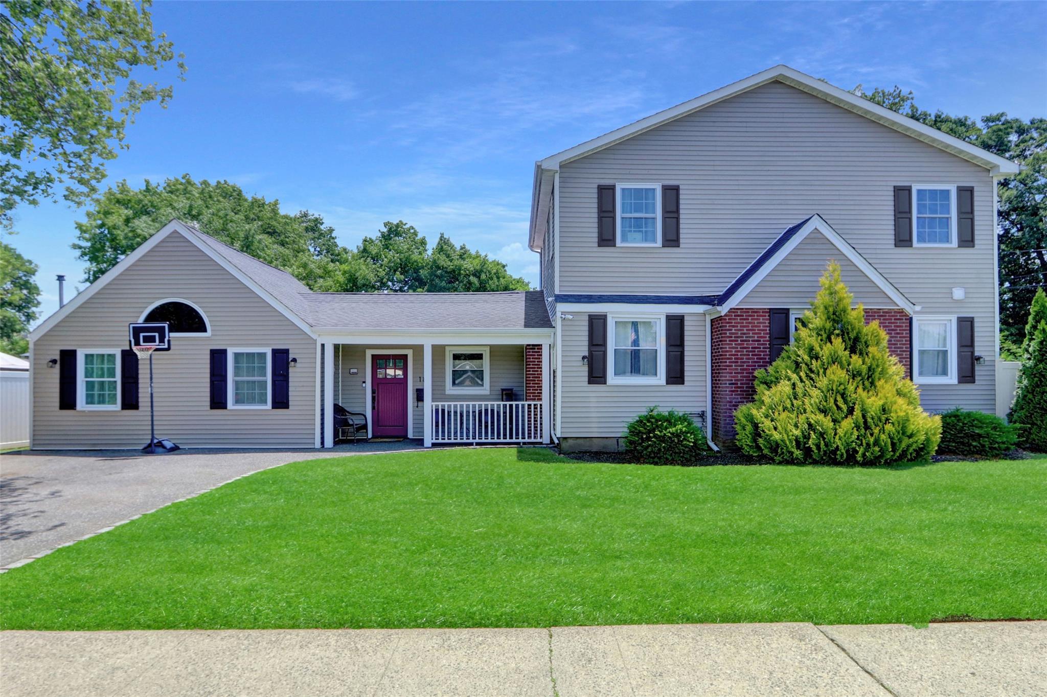 #1 photo, 18 Beverly Road, ناسو Farmingdale , NY 11735